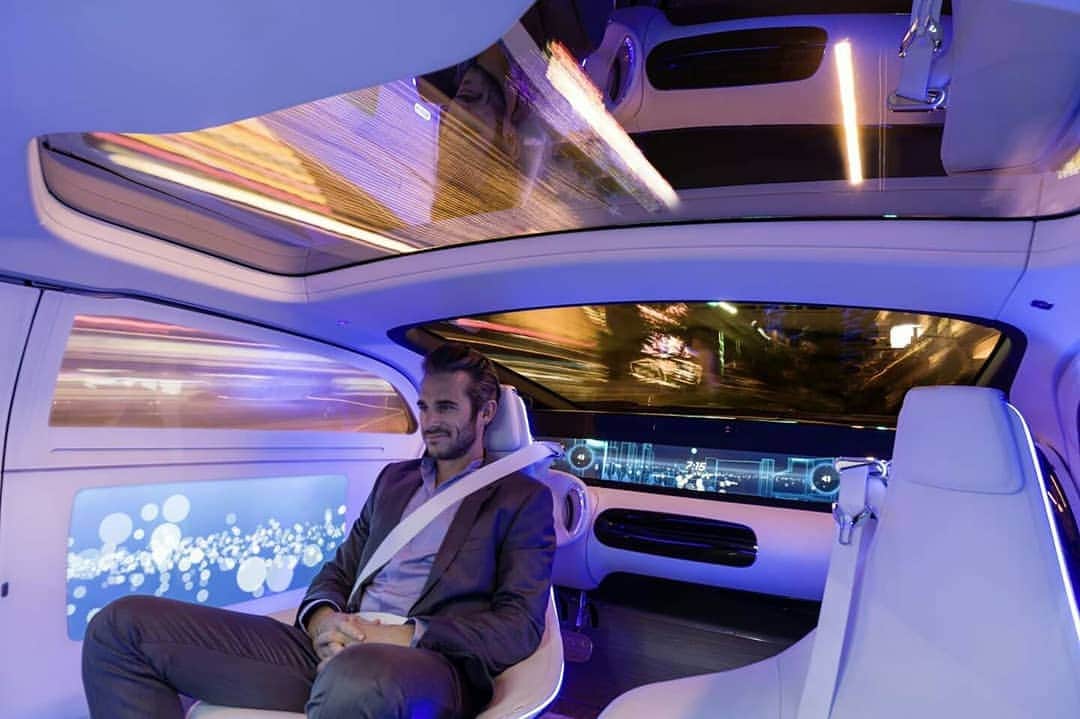 Mercedes-Benz Thailandさんのインスタグラム写真 - (Mercedes-Benz ThailandInstagram)「พาคุณนั่งไทม์แมชชีนไปสู่โลกยานยนต์แห่งอนาคตในปี 2030 กับ Mercedes-Benz F 015 Luxury in Motion รถยนต์ต้นแบบไร้คนขับ โดดเด่นด้วยระบบขับเคลื่อนอัตโนมัติที่สั่งการได้ด้วยการเคลื่อนไหว ภายใต้รูปทรงโค้งมนสะดุดตา ภายในดีไซน์หรูหราล้ำสมัยให้ความรู้สึกเสมือนห้องเลานจ์ส่วนตัว และนี่คือรถยนต์ต้นแบบที่จะพาคุณก้าวเข้าสู่โลกแห่งอนาคต  #MercedesBenz #MercedesBenzThailand」5月8日 21時22分 - mercedesbenzthailand