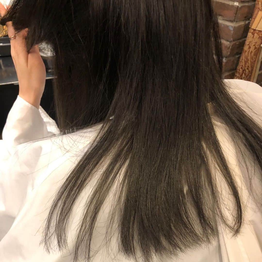 高橋麻美さんのインスタグラム写真 - (高橋麻美Instagram)「髪染めてきた( ´ ▽ ` )  #hair #colour #haircolor #hairstyle  #blue #green #gray」5月8日 21時22分 - charmy421