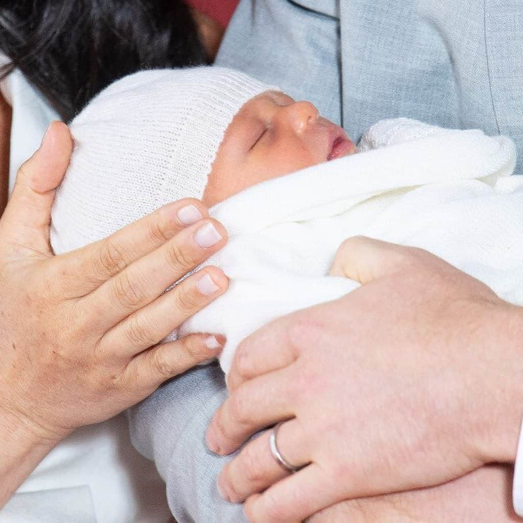 People Magazineさんのインスタグラム写真 - (People MagazineInstagram)「The cutest little bundle! Meghan Markle and Prince Harry's baby boy is already a pro in front of the camera. Tap the link in bio for photos of the Royal Baby from every adorable angle. ❤️ | 📷: Dominic Lipinski/PA Wire」5月8日 21時17分 - people