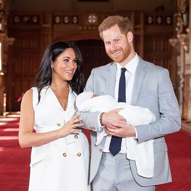 People Magazineさんのインスタグラム写真 - (People MagazineInstagram)「The cutest little bundle! Meghan Markle and Prince Harry's baby boy is already a pro in front of the camera. Tap the link in bio for photos of the Royal Baby from every adorable angle. ❤️ | 📷: Dominic Lipinski/PA Wire」5月8日 21時17分 - people