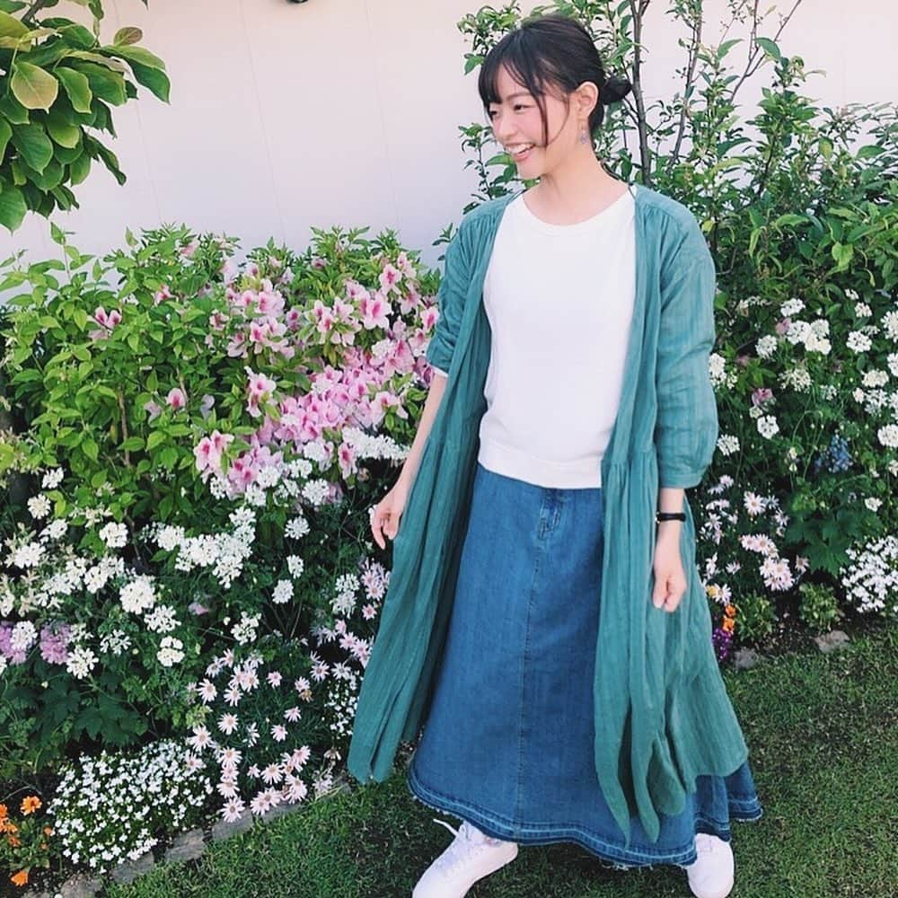 寺川里奈さんのインスタグラム写真 - (寺川里奈Instagram)「GWあっという間に終わってしまったな〜〜。 特にどこにも出かけなかったけど（真田丸ずっと見てた）高校のお友達と遊んだ時に、インスタ映えスポットだよ〜と教えてくれて撮ってくれたので、インスタっぽいポーズしてみた🐵 #ラスカの屋上 #高校時代よく来てた #多分小田原の高校生みんな行く #神奈川県#小田原 #GW #自然 #お花」5月8日 21時20分 - rina_terakawa