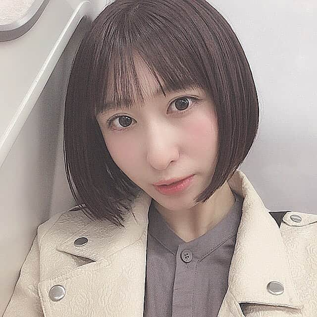 砂川陽香さんのインスタグラム写真 - (砂川陽香Instagram)「ㅤㅤㅤㅤㅤㅤㅤㅤㅤㅤㅤㅤㅤ ㅤㅤㅤㅤㅤㅤㅤㅤㅤㅤㅤㅤㅤ 100年ぶりの白水先生に会いに#kakimotoarms で#メンテナンス ✂︎✂︎ 久々だった上に急だったのにも関わらず 相変わらず優しくて神対応でした（ ; ; ） カラーもトリートメントもカットも満足すぎるぅ𓆡 産前最後かなあ？あと1回行けたらいいな…照 ㅤㅤㅤㅤㅤㅤㅤㅤㅤㅤㅤㅤㅤ ㅤㅤㅤㅤㅤㅤㅤㅤㅤㅤㅤㅤㅤ  #カキモトアームズ #二子玉川 #サロンモデル #サロモ #美容室 #ヘアサロン #ヘアメンテナンス #切りっぱなしボブ #ショートボブ #ショートヘア #カラーリスト #暖色系カラー #ヘアカラー #newcolor #newhair #女の子ママ #ママモデル」5月8日 21時48分 - hirokattsunnnn