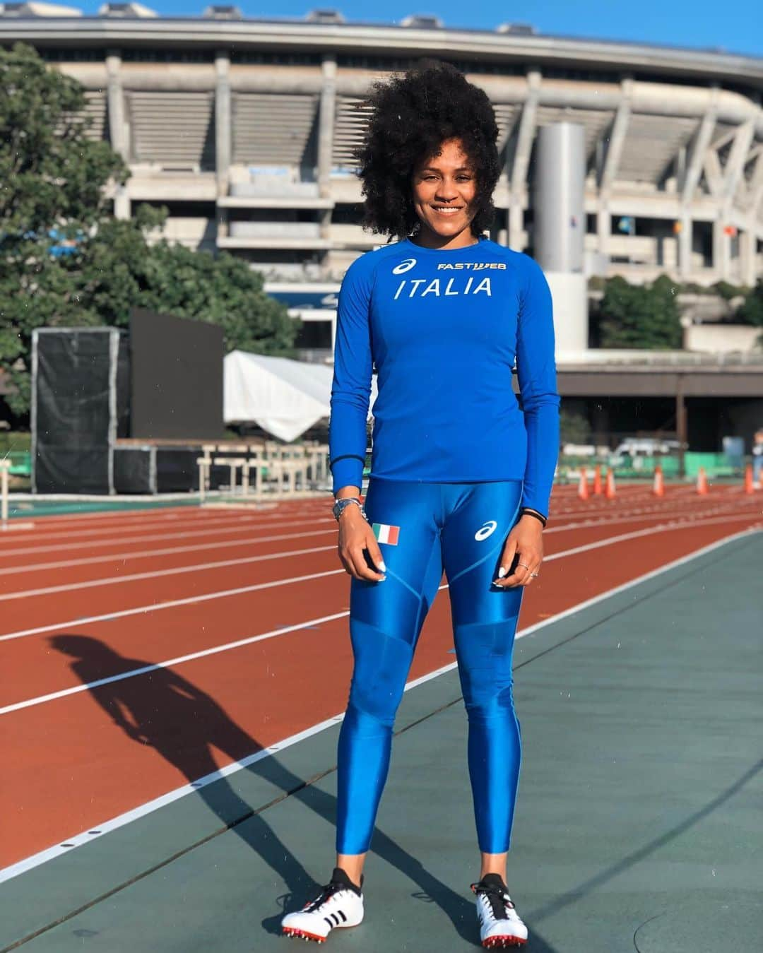 Johanelis HERRERA ABREUさんのインスタグラム写真 - (Johanelis HERRERA ABREUInstagram)「Sciolti o legati? 🤔 Poco vento oggi a Yokohama 🌬🇯🇵 ~In love with Japan~ ______________________________________ #hair #curlyhair #curlyhairstyles #naturalhair #iaafworldrelays #yokohama #japan #inlove #adidas #adidasprimeknit #adidasshoes 💥」5月8日 21時42分 - johanelisherrera