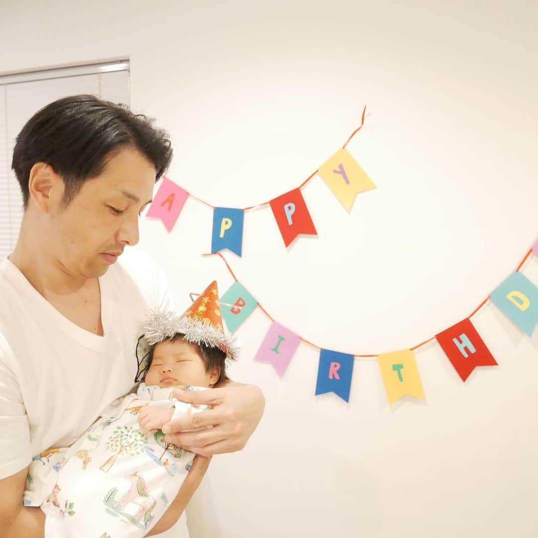 岡本果奈美さんのインスタグラム写真 - (岡本果奈美Instagram)「\\ 家族で過ごす誕生日 //﻿﻿﻿﻿﻿﻿﻿﻿﻿﻿﻿﻿﻿﻿﻿﻿﻿﻿﻿﻿﻿﻿﻿﻿﻿﻿﻿﻿﻿﻿﻿﻿﻿﻿﻿﻿﻿﻿﻿﻿﻿﻿﻿ ﻿﻿﻿﻿﻿﻿﻿﻿﻿﻿﻿﻿﻿﻿﻿﻿﻿﻿﻿﻿﻿﻿﻿﻿﻿﻿﻿﻿﻿﻿﻿﻿﻿﻿﻿﻿﻿﻿﻿﻿ ﻿ #生後1ヶ月 の娘がいると﻿ やっぱり準備はなかなかできず﻿ #誕生日ディナー もオシャレになんて盛り付けできないけど…だけどやっぱり 3人で過ごす誕生日会は楽しいね☺️🎂﻿ ﻿﻿﻿﻿﻿﻿﻿﻿﻿﻿﻿ ::::::::::::::::::::::::::::::::::::::::::::::﻿﻿﻿﻿﻿﻿﻿﻿﻿﻿﻿﻿﻿﻿﻿﻿﻿﻿﻿﻿﻿﻿﻿﻿﻿﻿﻿﻿﻿﻿﻿﻿﻿﻿﻿﻿﻿﻿﻿﻿﻿﻿﻿ ﻿﻿﻿﻿﻿﻿﻿﻿﻿﻿﻿﻿﻿﻿﻿﻿﻿﻿﻿﻿﻿﻿﻿﻿﻿﻿﻿﻿﻿﻿﻿﻿﻿﻿﻿﻿﻿﻿﻿﻿﻿﻿﻿ ママトレ・ベビトレ✨﻿﻿﻿﻿﻿﻿﻿﻿﻿﻿﻿﻿﻿﻿﻿﻿﻿﻿﻿﻿﻿﻿﻿﻿﻿﻿﻿﻿﻿﻿﻿﻿﻿﻿﻿﻿ ﻿﻿﻿﻿﻿﻿﻿﻿﻿﻿﻿﻿﻿﻿﻿﻿﻿﻿﻿﻿﻿﻿﻿﻿﻿﻿﻿﻿﻿﻿﻿﻿﻿﻿﻿﻿﻿﻿﻿﻿﻿﻿﻿ 妊婦と産後ママの為のトレーニングや﻿﻿﻿﻿﻿﻿﻿﻿﻿﻿﻿﻿﻿﻿﻿﻿﻿﻿﻿﻿﻿﻿﻿﻿﻿﻿﻿﻿﻿﻿﻿﻿﻿﻿﻿﻿﻿﻿﻿﻿﻿﻿﻿ ベビー脳トレーニングをインスタで配信中！﻿﻿﻿﻿﻿﻿﻿﻿﻿﻿﻿﻿﻿﻿﻿﻿﻿﻿﻿﻿﻿﻿﻿﻿﻿﻿﻿﻿﻿﻿﻿﻿﻿﻿﻿﻿ ﻿﻿﻿﻿﻿﻿﻿﻿﻿﻿﻿﻿﻿﻿﻿﻿﻿﻿﻿﻿﻿﻿﻿﻿﻿﻿﻿﻿﻿﻿﻿﻿﻿﻿﻿﻿﻿﻿﻿﻿﻿﻿﻿ ﻿﻿﻿﻿﻿﻿﻿﻿﻿﻿﻿﻿﻿﻿﻿﻿﻿﻿﻿﻿﻿﻿﻿﻿﻿﻿﻿﻿﻿﻿﻿﻿﻿﻿﻿﻿ そして子育て記録。﻿﻿﻿﻿﻿﻿﻿﻿﻿﻿﻿﻿﻿﻿﻿﻿﻿﻿﻿﻿﻿﻿﻿﻿﻿﻿﻿﻿ ::::::::::::::::::::::::::::::::::::::::::::::﻿﻿﻿﻿﻿﻿﻿﻿﻿﻿﻿﻿﻿﻿﻿﻿﻿﻿﻿﻿﻿﻿﻿﻿﻿﻿﻿﻿﻿﻿﻿﻿﻿﻿﻿﻿﻿﻿﻿﻿﻿﻿﻿ ﻿﻿﻿﻿﻿﻿﻿﻿﻿﻿﻿﻿﻿﻿﻿﻿﻿﻿﻿﻿﻿﻿﻿﻿﻿﻿﻿﻿﻿﻿﻿﻿﻿﻿﻿﻿﻿﻿﻿﻿﻿﻿﻿ ﻿﻿ 旦那さんのお誕生日でした🎂﻿ (そして6日前にさらっと私も１つレベルアップ)﻿ ﻿ ﻿ これからも元気でいてほしいものです☺️笑﻿ ﻿ ﻿ 初めてのスリーショットにもチャレンジしたけど﻿ なかなか難しいく、早々おこおこされて終了🤣﻿ これからも#家族写真 は増やしていきたいな💓﻿ ﻿ ﻿ 娘用に作った#パーティーハット がお気に入り！﻿ ﻿ ﻿ ﻿ ﻿﻿﻿﻿﻿﻿﻿﻿﻿﻿﻿﻿﻿﻿﻿﻿﻿﻿﻿﻿﻿﻿﻿﻿﻿﻿﻿﻿﻿﻿﻿﻿﻿﻿﻿﻿﻿﻿﻿﻿﻿ ﻿﻿﻿﻿﻿﻿﻿﻿﻿﻿﻿﻿﻿」5月8日 21時43分 - kanamiokamoto