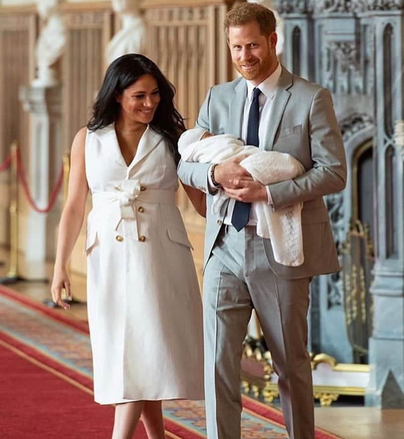 マーサ・スチュワートさんのインスタグラム写真 - (マーサ・スチュワートInstagram)「Now introducing Baby Sussex! 👶🏻 New parents Prince Harry and Meghan Markle were positively glowing as they stepped out with their baby boy. “It’s magic. It’s pretty amazing. I have the best two guys in the world, so I’m really happy.” 💕 Visit the link in bio to learn more! 👆🏼 #regram via @martha_weddings 📷: @pa」5月8日 21時44分 - marthastewart