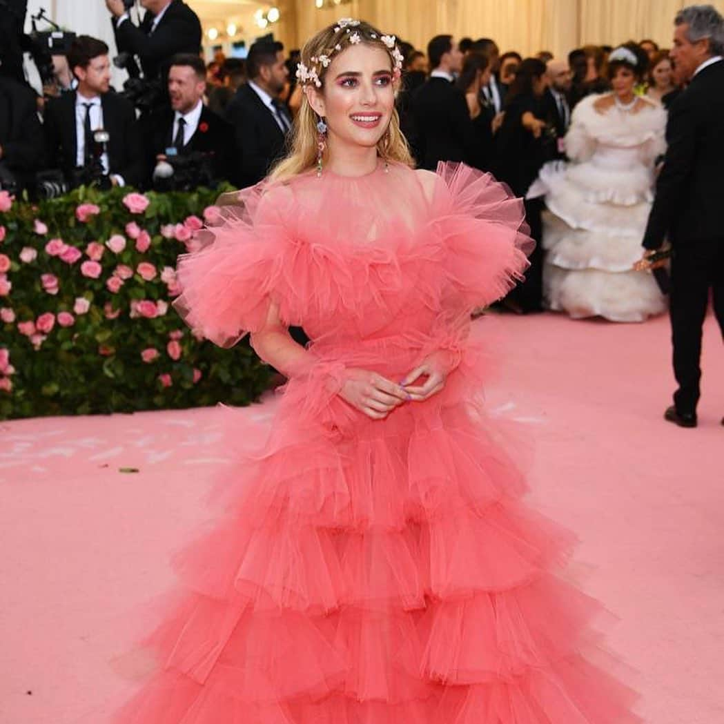 エマ・ロバーツさんのインスタグラム写真 - (エマ・ロバーツInstagram)「#metgala2019 #camp 🍭🍡🌸🌷」5月8日 21時45分 - emmaroberts