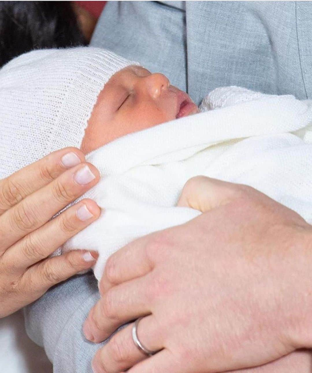 Wedding ?さんのインスタグラム写真 - (Wedding ?Instagram)「Hello!!! Introducing baby #sussex ❤️ #princeharry #meghanmarkle #royal #royalbaby」5月8日 21時59分 - weddingideas_brides