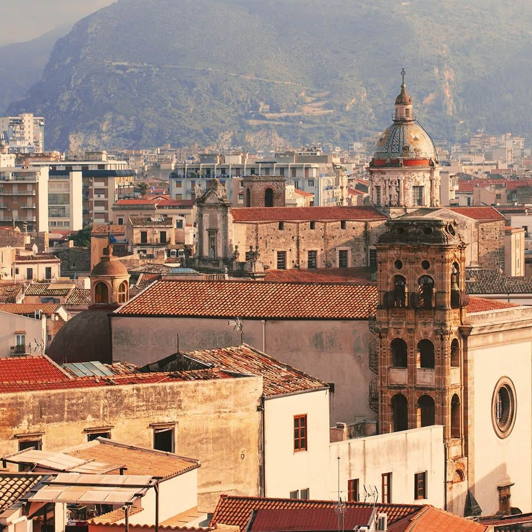 エールフランスさんのインスタグラム写真 - (エールフランスInstagram)「Palermo, one of the architectural jewels of the Mediterranean. Palerme, un des joyaux architecturaux attachants de la Méditerranée. #AirFrance #Franceisintheair  #visit #discover #travel #europe #palermo #italy #sicilia #rooftop #architecture #culture #history」5月8日 22時01分 - airfrance