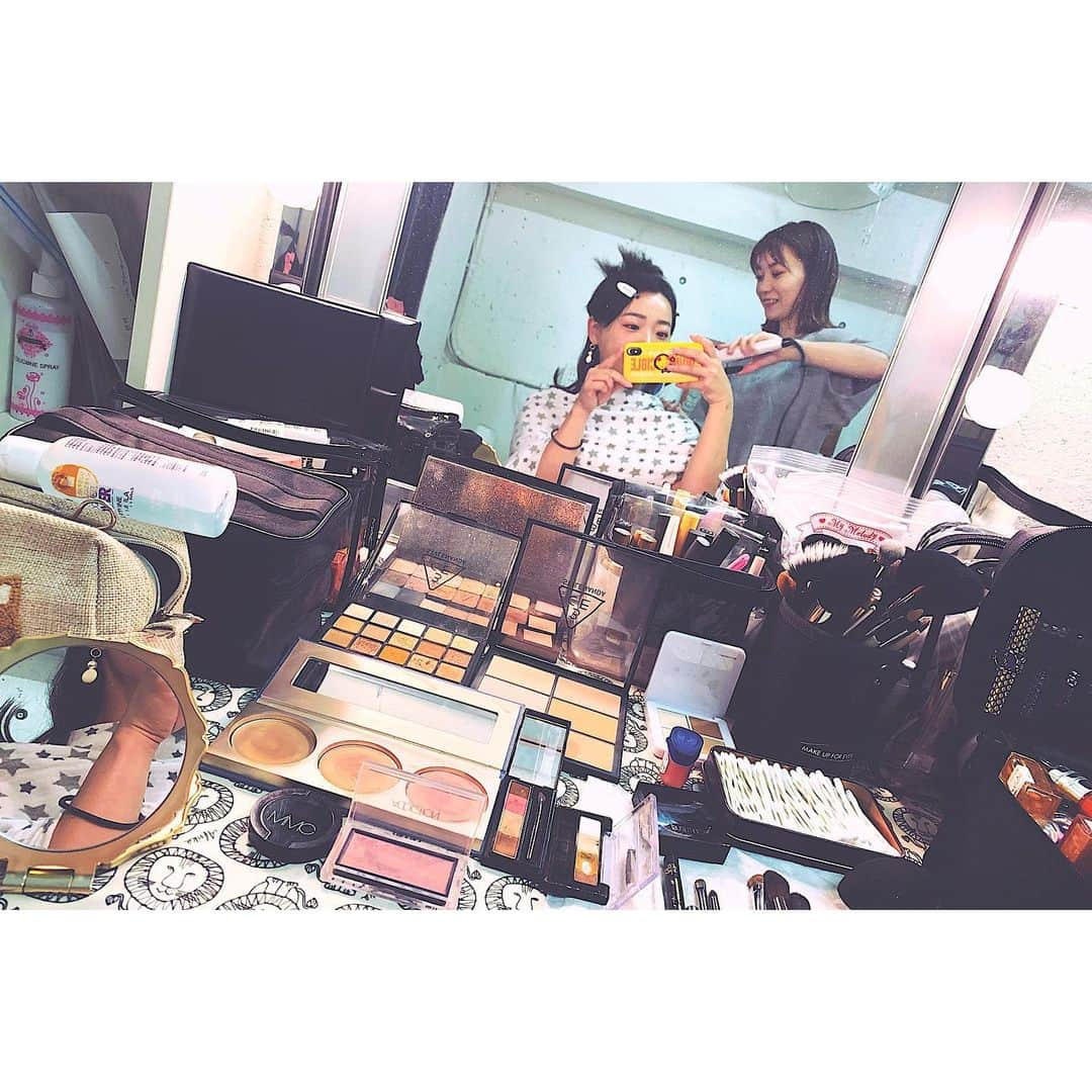 京乃ともみさんのインスタグラム写真 - (京乃ともみInstagram)「今日は次号の雑誌 #FYTTE （ #フィッテ )さんのタイアップ撮影でした♩ . 他にも特集ページもあります。発売ぜひ楽しみにしててください〜📚💓 . . 髪伸びてきてお団子復活✨🍡( •̅_•̅ ). . Photo shoot day.Im honor to be part of this magazine FYTTE .Im SO thankful for each and every working everyone gave me to release my book !」5月8日 22時02分 - tomomi_kyono