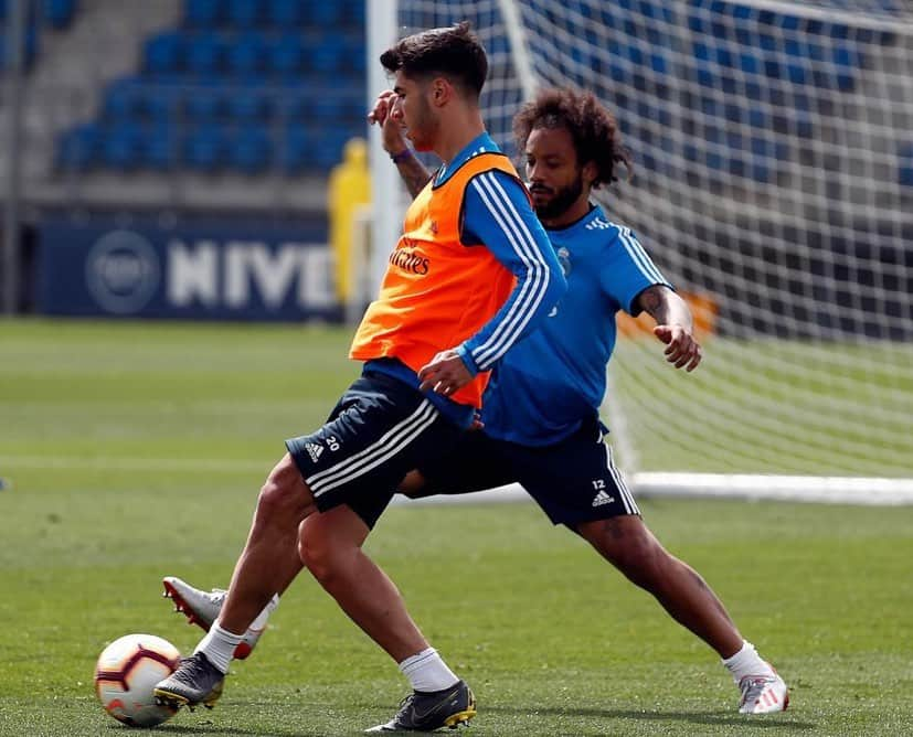 マルコ・アセンシオさんのインスタグラム写真 - (マルコ・アセンシオInstagram)「🤙🏽⚽️ #MA20」5月8日 22時04分 - marcoasensio10