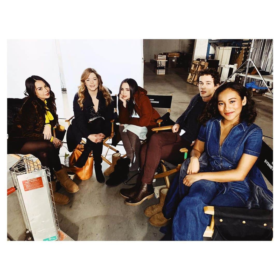 サーシャ・ピーターズのインスタグラム：「#squadgoals who’s gonna be live tweeting with me tomorrow? #plltheperfectionists」