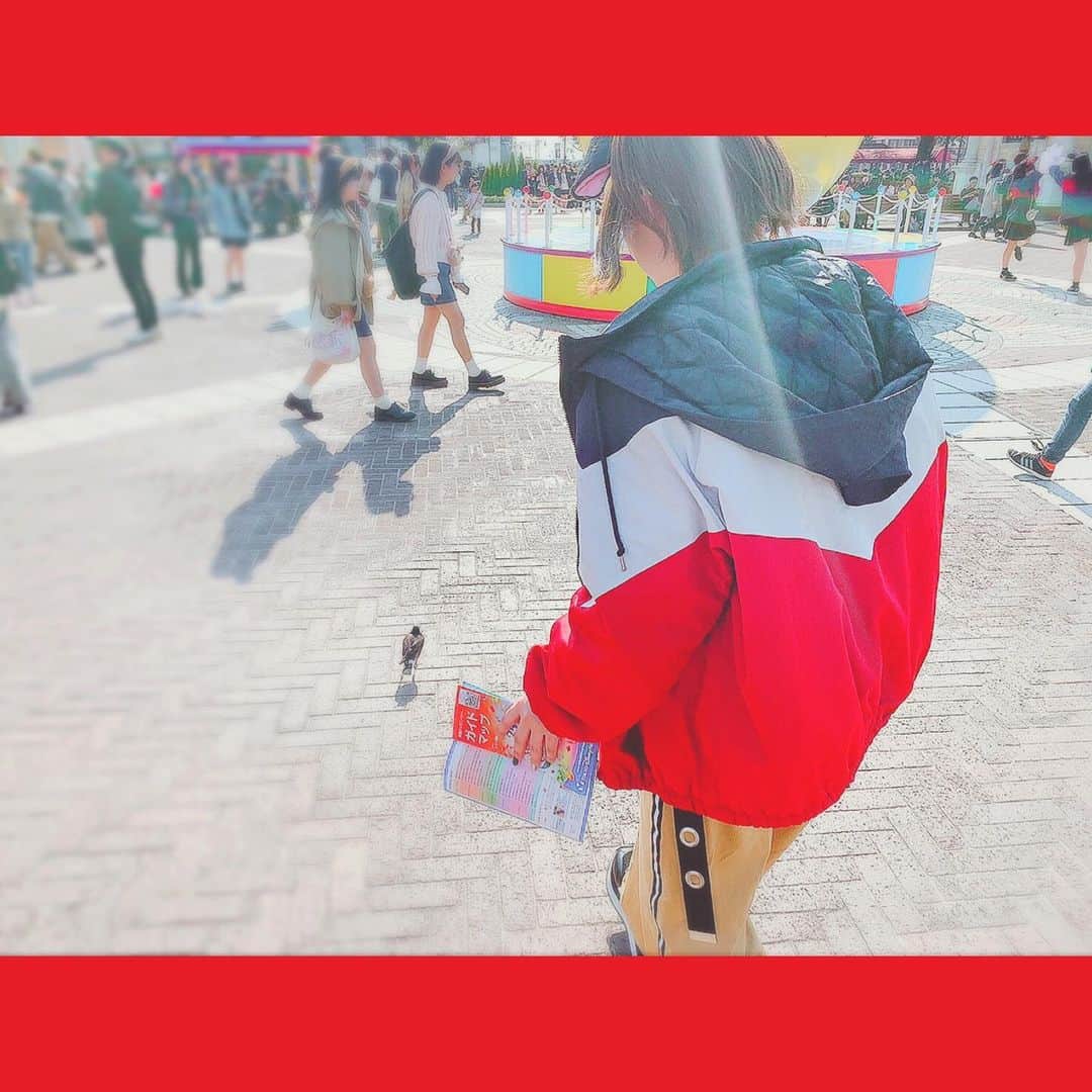 山田菜々美のインスタグラム：「. 🐭🏰 . #ディズニーシー #鳥と追いかけっこ」