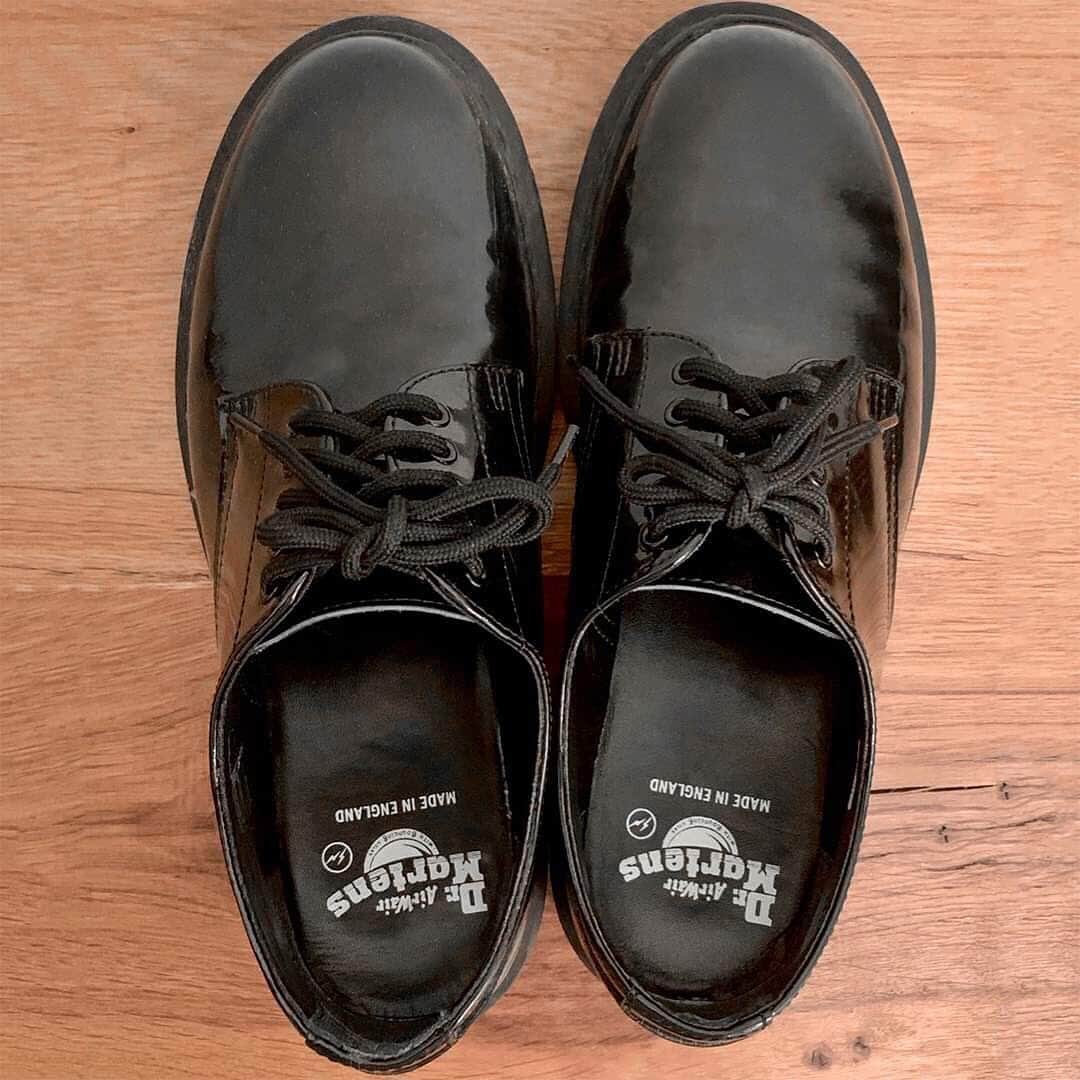 HYPEBEASTさんのインスタグラム写真 - (HYPEBEASTInstagram)「@hypebeastkicks: @fujiwarahiroshi has revealed an upcoming fragment design collaboration with @drmartensofficial. The silhouette combines the distinctive patent leather upper from Dr. Martens’ 1461 Patent with black tonal stitching sole from the 1461 Slip Resistant, while the iconic fragment design lightning branding has been added on the heel panel. Stay tuned for its official release details. Photo: Hiroshi Fujiwara」5月8日 13時23分 - hypebeast