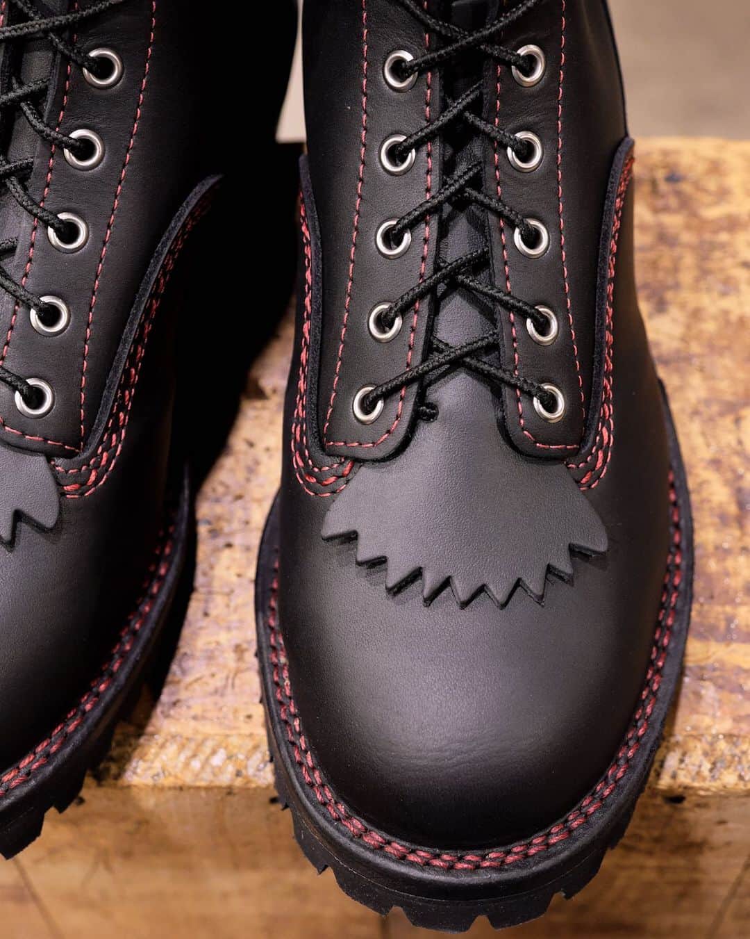 のインスタグラム：「. 【Thread Color : ☑︎All Shoe Red 】 . #WESCO #JOBMASTER #AllRedStitching #SemiLacetoToe #madeinusa🇺🇸 #oregon #scappoose #wescojapan #wescoebisu #wescosetagaya #wescokanazawa」