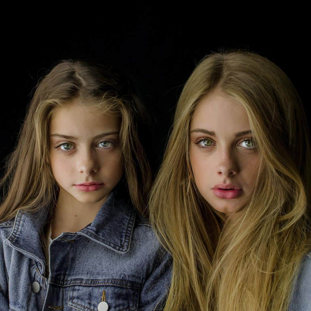 Indi Woollardさんのインスタグラム写真 - (Indi WoollardInstagram)「Sisters ❤️ @river_w_official  Photo @whennphotography  H&M @styled_by_nathalie_anne  #sisters #bff #sisterhood #mood #potrait #portraitphotography」5月8日 13時32分 - indiawoollard