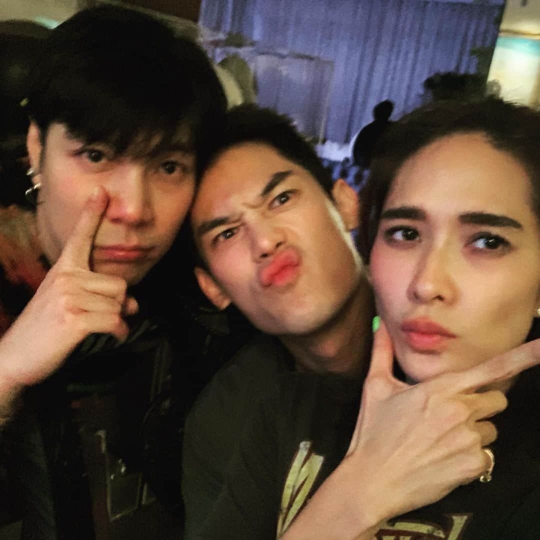 Laila Boonyasakさんのインスタグラム写真 - (Laila BoonyasakInstagram)「วันเกิดพี่ชายสุดหล่อ @kongkaroon  ลงช้า แต่ลงนะจ๊ะ 🤘🏼♥️♥️♥️♥️♥️♥️♥️」5月8日 13時36分 - chermarn