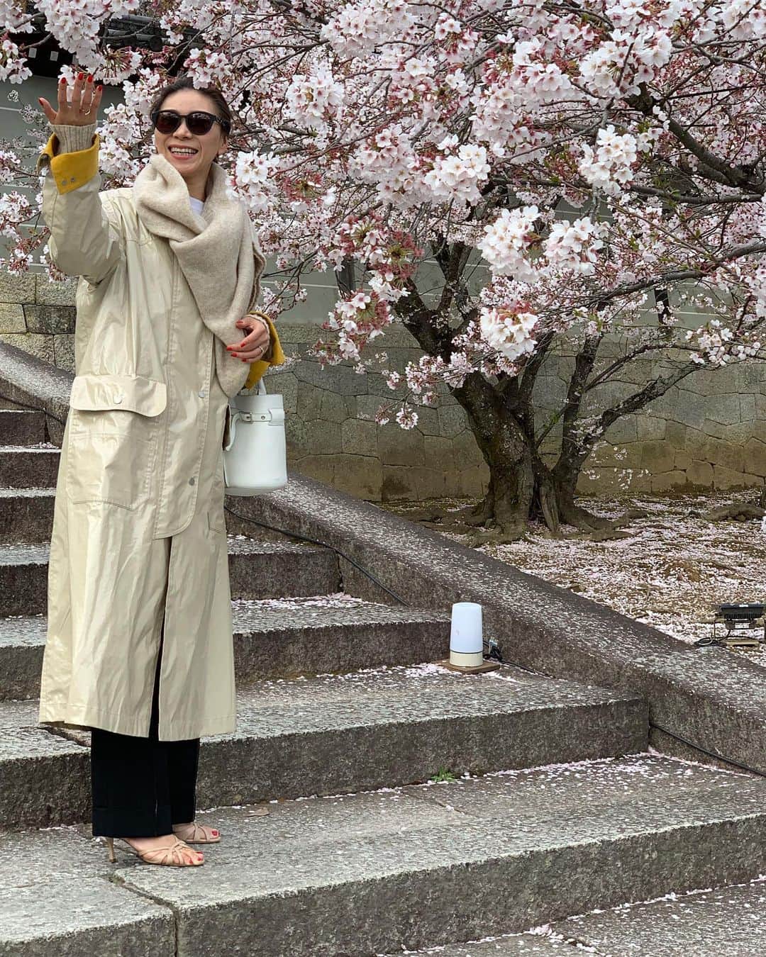 大日方久美子さんのインスタグラム写真 - (大日方久美子Instagram)「・ ロウを迎えに行く前日のこと。  打ち合わせに向かった京都では 桜が綺麗な時期に来てみたかった念願の @izama_kyoto へ。  期待を裏切らない最高にステキな空間で お重のランチとアイスモナカを堪能し、人混みを避けて仁和寺の桜を見ていた時は、この後ロウに出会うなんて思ってもいなかった。  また京都に行ったら行きたい場所 @izama_kyoto ご馳走さまでした❤️ ・ ・ #自分メモ #京都 #居様」5月8日 13時41分 - kumi511976