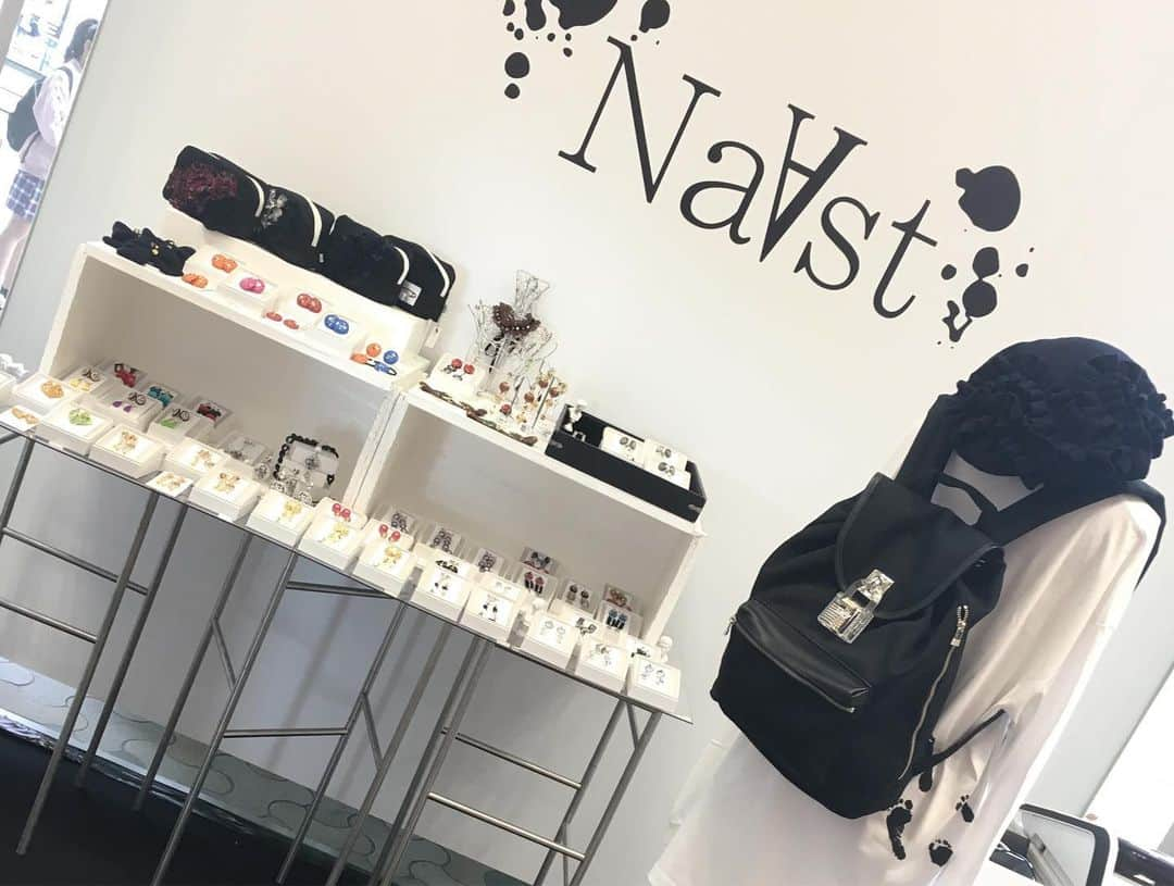 高田志織さんのインスタグラム写真 - (高田志織Instagram)「NaAst POP UP SHOP@Laforet Harajuku 無事に終了致しました！  NaAstのアクセサリーが皆様の日常生活に＋aになれば嬉しいです。貴重なGWのお休みに足を運んで下さった遊びに来て下さった皆様、本当にありがとうございました。  #NaAst#ハンドメイド#handmade#アクセサリー#accessory#東京#原宿#ラフォーレ原宿#ラフォーレ#Laforet#HARAJUKU」5月8日 14時05分 - shiori_naast