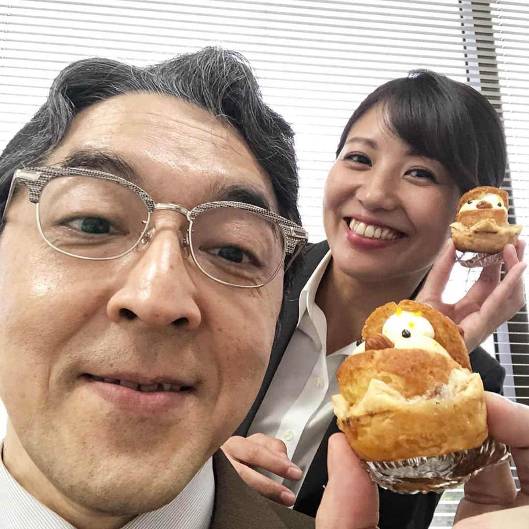 木本夕貴さんのインスタグラム写真 - (木本夕貴Instagram)「『世にも奇妙な物語'19 雨の特別編』 「永遠のヒーロー」に小牧りさ役で出演します✊  みんなが大好きな世にも奇妙な物語。 歴史あるドラマに出演できることが本当に嬉しい😭 決まったとき、嬉しくて嬉しくて、泣いたし、 間違いなくわたしが変わる作品です🧐 💭  わたしのこと見つけてくださったプロデューサーさん、監督さん。 心身共に支えてくださりながら現場を作ってくださいましたスタッフのみなさん、  そして！！ 主演の郷ひろみさんはもう！かっこいいの最上級、国宝です、そんな郷さんを筆頭に、 お会いできなかったけど儚い上白石さん、 我らが蝉之介さん、優しいセクシー神尾さん、賢い森田くん😇 「永遠のヒーロー」という作品なのですが、どんな「奇妙な」お話なのか💭 ぜひ、楽しみにしてお待ちください💕  6/8(土)よる９時〜オンエアです🔥  写真は蝉之介さんと、可愛い差し入れと共に🐣💓 #世にも奇妙な物語  #郷ひろみ #上白石萌音 #村杉蝉之介 #神尾佑 #森田甘路 #木本夕貴 #イバライガー」5月8日 13時59分 - yuuki___kimoto