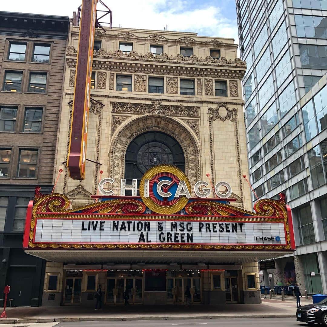 井上公造さんのインスタグラム写真 - (井上公造Instagram)「シカゴの街をぶらり！マクドナルドまで、めっちゃオシャレ！劇場もたくさんあるし、全ての建物が見応えある！  #シカゴ  #シカゴ劇場  #マイケルジョーダンステーキハウス  #マクドナルド  #chicago」5月8日 14時14分 - inouekozo39