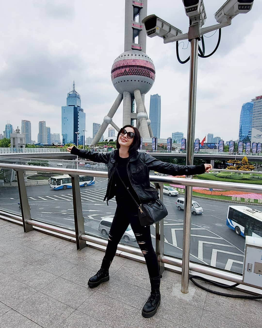 エマ・デュモンのインスタグラム：「I ❤ Shanghai!」