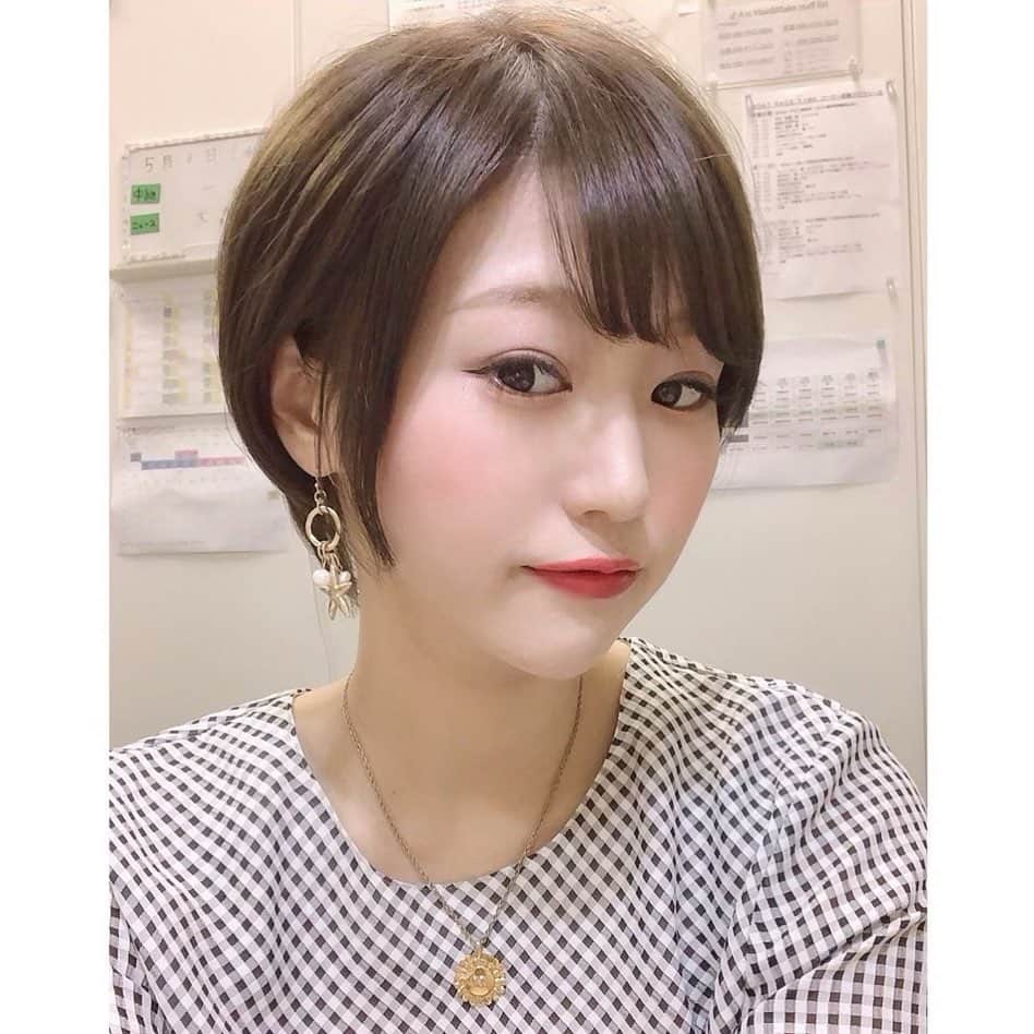 栗原里奈さんのインスタグラム写真 - (栗原里奈Instagram)「ちょっともうちょっと切ってみたいって言ってたらだいぶだいぶ短くなりました。 お化粧してないと男の子👦  #もう伸ばす #決めたぞ #ショートヘア」5月8日 14時19分 - rina__kurihara