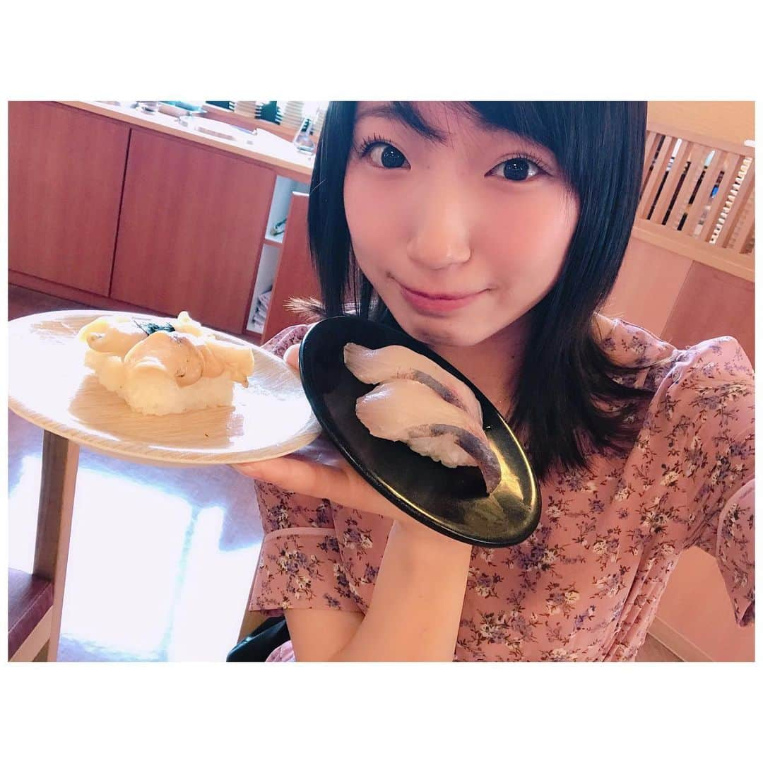 有明ゆなさんのインスタグラム写真 - (有明ゆなInstagram)「お昼ご飯は回転寿司に 連れてってもらっちゃった♡ かんぱち、つぶ貝好き･:*+.\(( °ω° ))/.:+ . . . . #有明ゆな #ちっぱい #シンデレラバスト #お昼ご飯 #おひるごはん #ランチ #らんち #lunch #回転寿司 #すし #寿司 #スシ #美味しい」5月8日 14時20分 - ariake_yuna