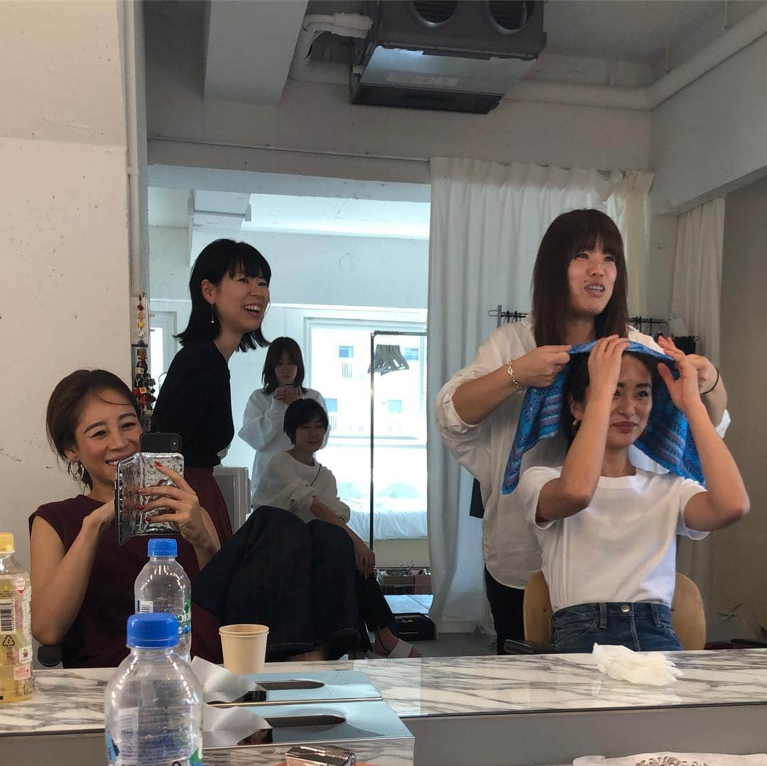 大桑マイミさんのインスタグラム写真 - (大桑マイミInstagram)「ウェブさん & tomochan  VERYの撮影してました。 なかなか一緒になる機会もないから特別な気分。 楽しかった🤗 天気もよく☝︎スタジオ住みたいくらいniceな空間でした。 想像がかきたてられる。 #very #shooting #link」5月8日 14時47分 - maimiokuwa