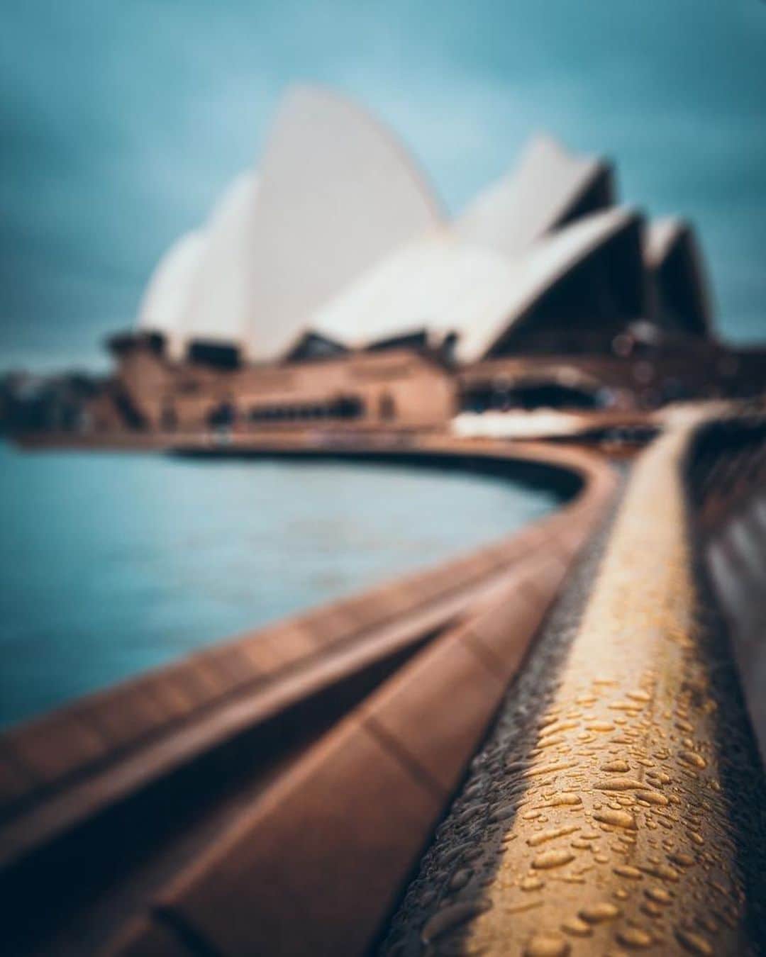 Canon Photographyさんのインスタグラム写真 - (Canon PhotographyInstagram)「@seplb : I had only one day in Sydney before I left for Melbourne and on that day it was raining heavily. I walked all the way from Sydney central station to the opera house and was soaking wet already when I arrived. It was all grey and the light wasn’t really very flattering but still I wanted to get some good shots of the opera house. So I tried to catch the mood I was in and transfer it into my shots.」5月8日 14時33分 - cpcollectives