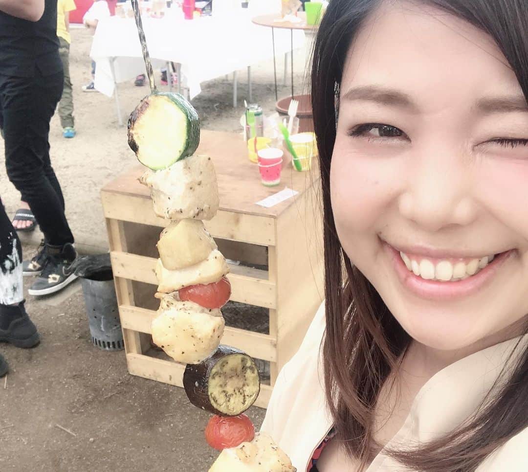 山田みおさんのインスタグラム写真 - (山田みおInstagram)「【60人で親子BBQ🍖💕】﻿ こんにちは！﻿ 《産後フリーランス》を目指すママのための❤️ ﻿ フューチャーワークスタイリスト 山田みおです✨﻿ ﻿ 連休最終日は﻿ 総勢60人の親子が集まりバーベキュ〜💖﻿ ﻿ しかもただのBBQじゃない﻿ ﻿ 自分たちで切ったり盛りつけたり焼いたり﻿ 体験、参加型のBBQ😆﻿ ﻿ 子どもも大人もわいわい楽しく💖﻿ ﻿ 生後１ヶ月のわが子は﻿ ほぼずーっと寝てたけど﻿ 炭くさくなりながら﻿ たくさんの人に抱っこしてもらいました✨﻿ ﻿ ﻿ 1年ぶりに会う人もいて﻿ 子どもの成長を見てもらったり﻿ ﻿ そういうお付き合いができることに幸せを感じました。﻿ ﻿ ﻿ 次回は10月開催😍💕﻿ ﻿ ﻿ #BBQマスター #親子BBQ #小松川千本桜 #産後フリーランス  #フューチャーワーク #フューチャーワークスタイリスト  #2歳児  #0ヶ月  #親バカ部  #2人育児  #ワンオペ育児  #育児日記  #子育て記録  #子育て主婦  #ママ友募集  #ワーママ  #ワーキングママ #投資家  #マイホーム  #産休  #育休中  #貯金  #家計簿  #節約 #ポイ活  #山田みお #CMMP（シンデレラマスターマインドプログラム）」5月8日 14時38分 - 30yamada_zaitaku