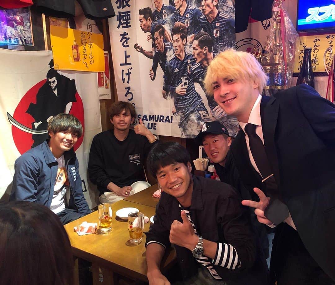 冨森ジャスティンのインスタグラム：「浦和『力』にて。 まさかのレッズの選手と遭遇！！ ACLグループリーグ、絶対突破しましょう！ #浦和レッズ #acl」