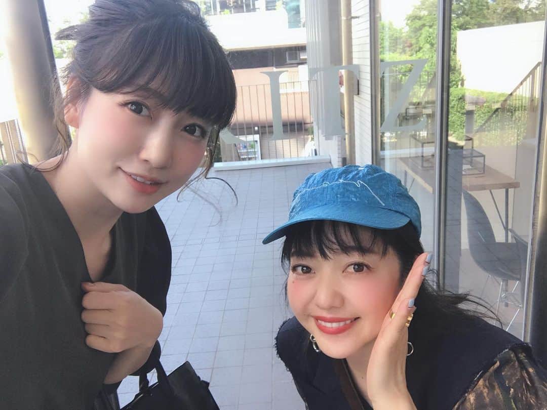 のインスタグラム：「髪色グレーオリーブにしてもらったよ👩🏻✨今日いい天気で気持ちいいねぇ☺️ #RITZ #高橋真以子」