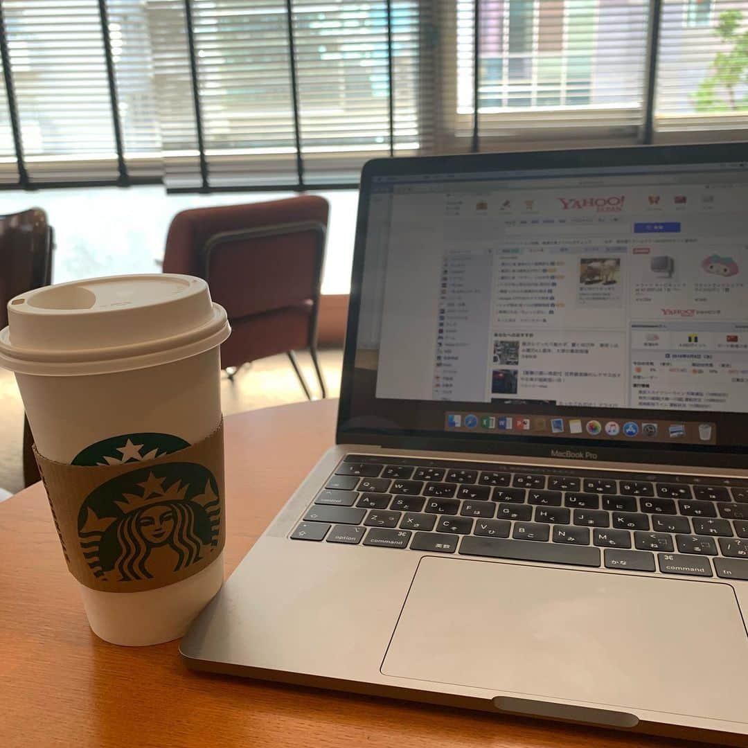 澤野大地さんのインスタグラム写真 - (澤野大地Instagram)「会議と会議の合間にちょっと仕事。 #starbucks #coffee」5月8日 15時28分 - daichisawano