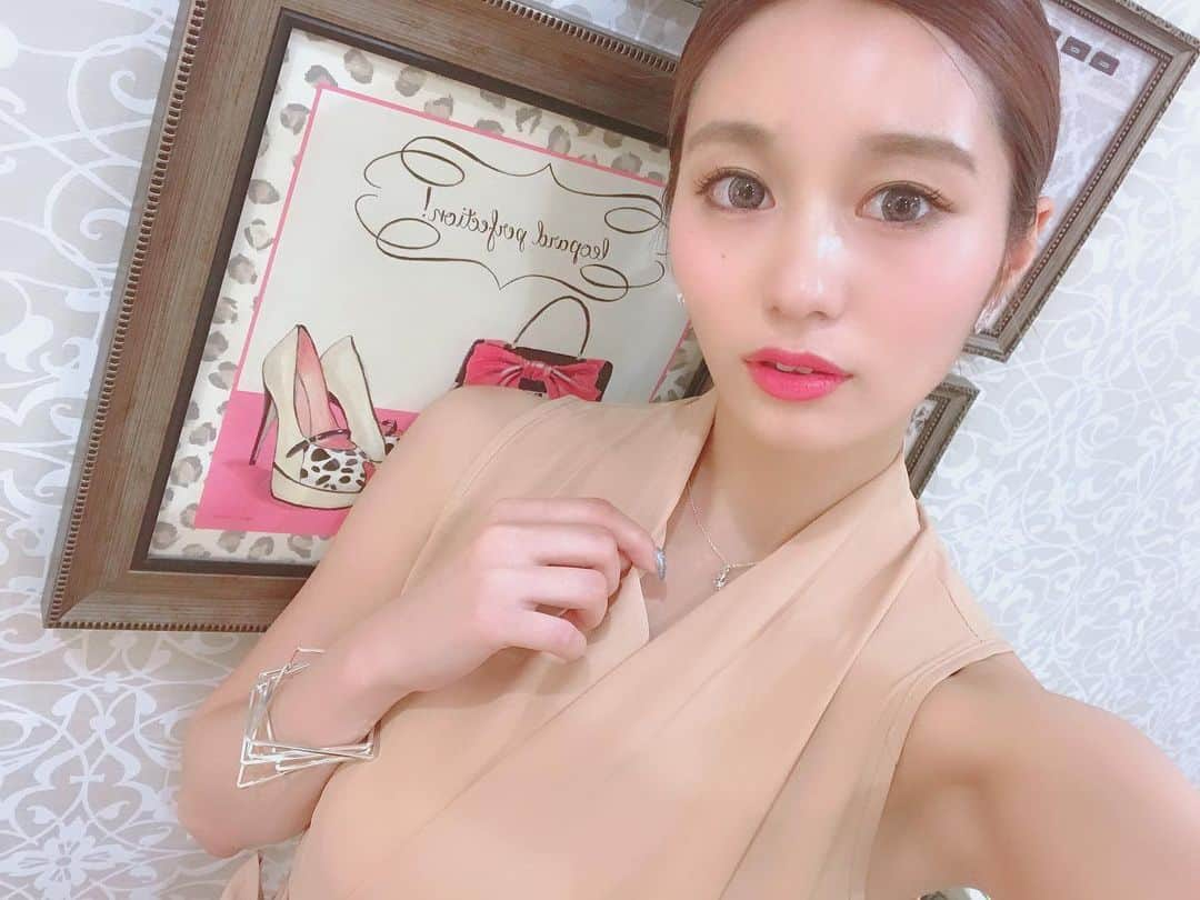 坂井朝香さんのインスタグラム写真 - (坂井朝香Instagram)「ドレスの髪型は皆どんなのが好き？？？ 可愛い系、綺麗系、、、、 次ドレス着るとすると どんなの着てほしい？？ #ドレス #お呼ばれドレス #ヘアスタイル #ヘアアレンジ」5月8日 15時42分 - asaka_sakai_