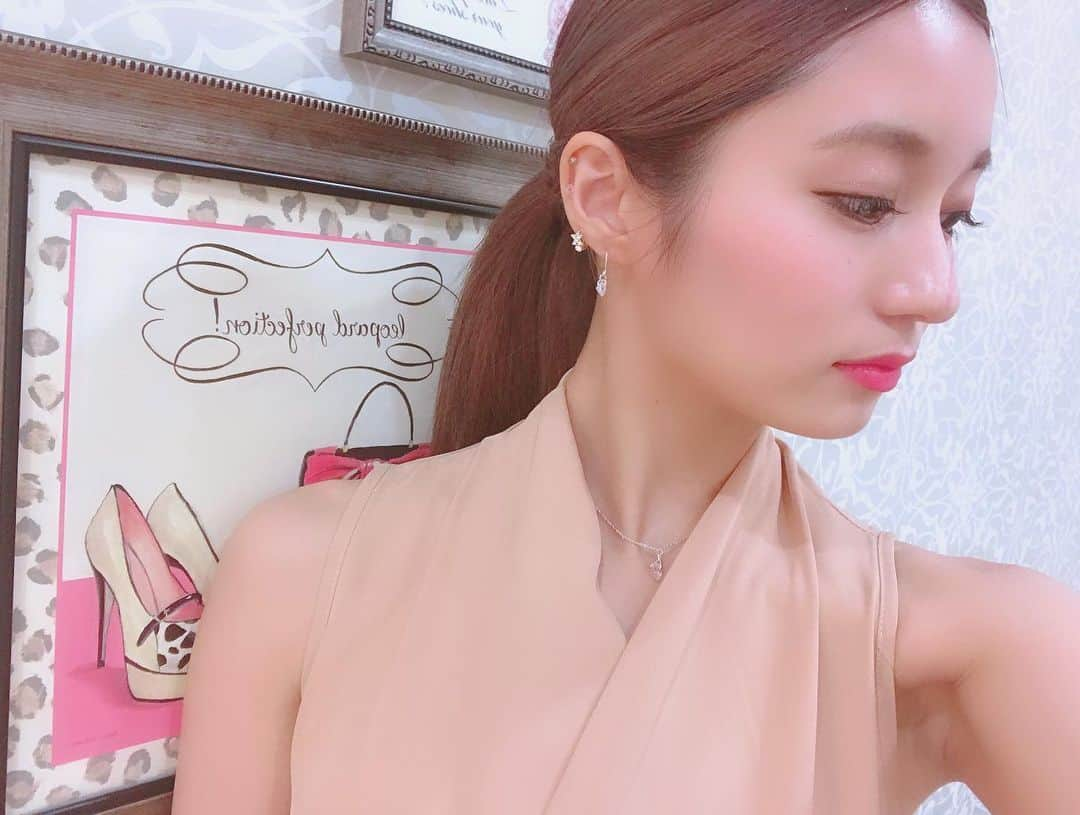 坂井朝香さんのインスタグラム写真 - (坂井朝香Instagram)「ドレスの髪型は皆どんなのが好き？？？ 可愛い系、綺麗系、、、、 次ドレス着るとすると どんなの着てほしい？？ #ドレス #お呼ばれドレス #ヘアスタイル #ヘアアレンジ」5月8日 15時42分 - asaka_sakai_