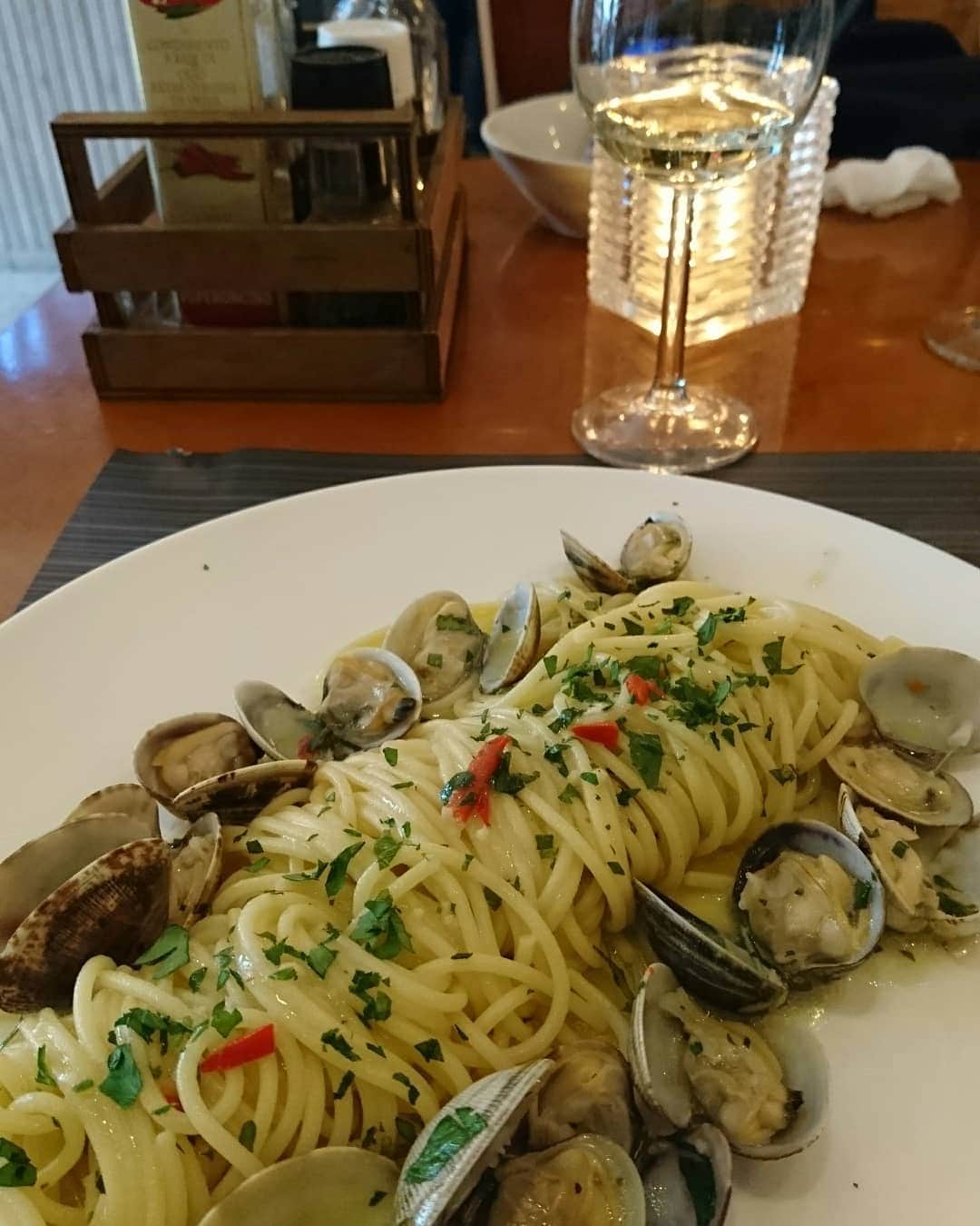 丹野みどりさんのインスタグラム写真 - (丹野みどりInstagram)「ふらりと入ったイタリアンも美味しくてリピしました  #イタリアン#lunch#pasta#グルメ#美味しかった#ワイン#wine」5月8日 15時42分 - midorimarron