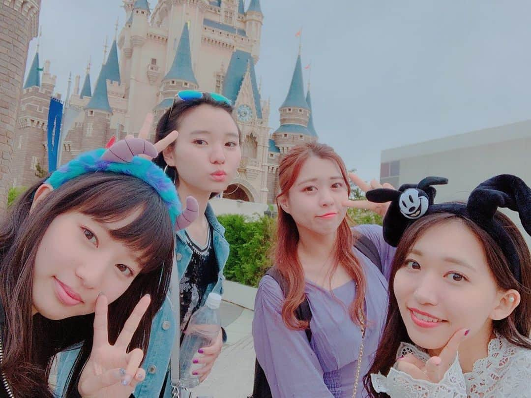 小池杏奈さんのインスタグラム写真 - (小池杏奈Instagram)「ディズニーランドからのシー🐭  お話ししすぎて 叫びすぎて ディズニー空きすぎて💋  1枚目と2枚目は クルクル回ってる時に撮ったの  3枚目は盗撮🤫  #disneyland #disneysea #tokyo #disney #イースター」5月8日 15時46分 - annas_anna