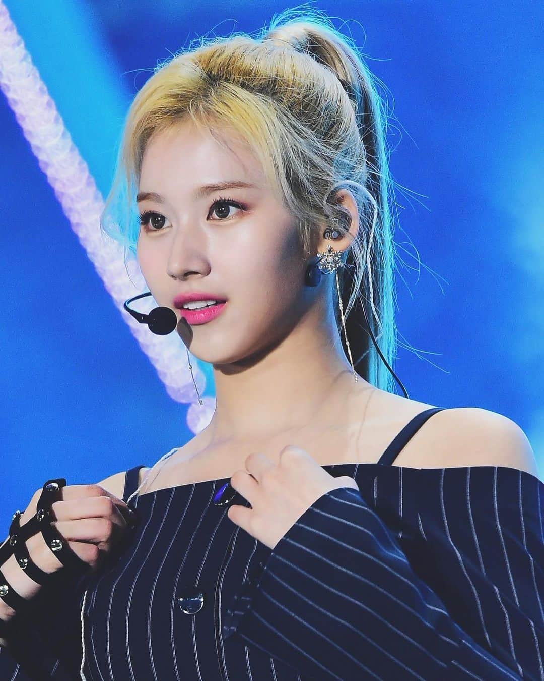 サナさんのインスタグラム写真 - (サナInstagram)「— : 🐿 ♩ #twice #sana #sanaminatozaki #minatozakisana #사나 #jyp #yesoryes #kpop 190428 ♪ SBS Inkigayo Super Concert [ © unforgettable ]」5月8日 15時47分 - twicesana