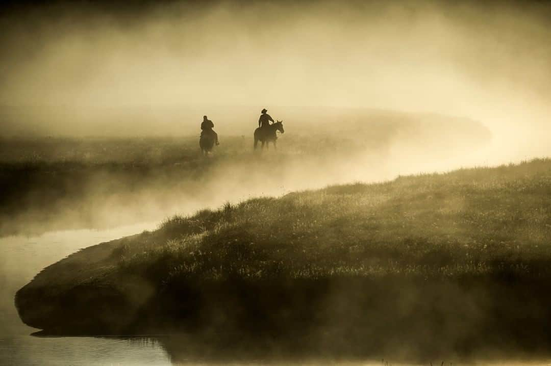 National Geographic Travelさんのインスタグラム写真 - (National Geographic TravelInstagram)「Photo by @amivitale | Early morning fog on the ranch in Montana's Centennial Valley. The valley is an important wildlife corridor for elk, moose, antelope, deer, wolverines, grizzly bears, wolves and hundreds of bird species. It is largely owned by a handful of large ranches who work together to preserve the grass and the land for their own livestock as well as the wild animals who depend on it.  For more stories about how humans benefit from caring for nature, follow @amivitale @natgeoimagecollection @natgeo @thephotosociety #montana #west #ranching #horses #cowboys」5月8日 16時03分 - natgeotravel