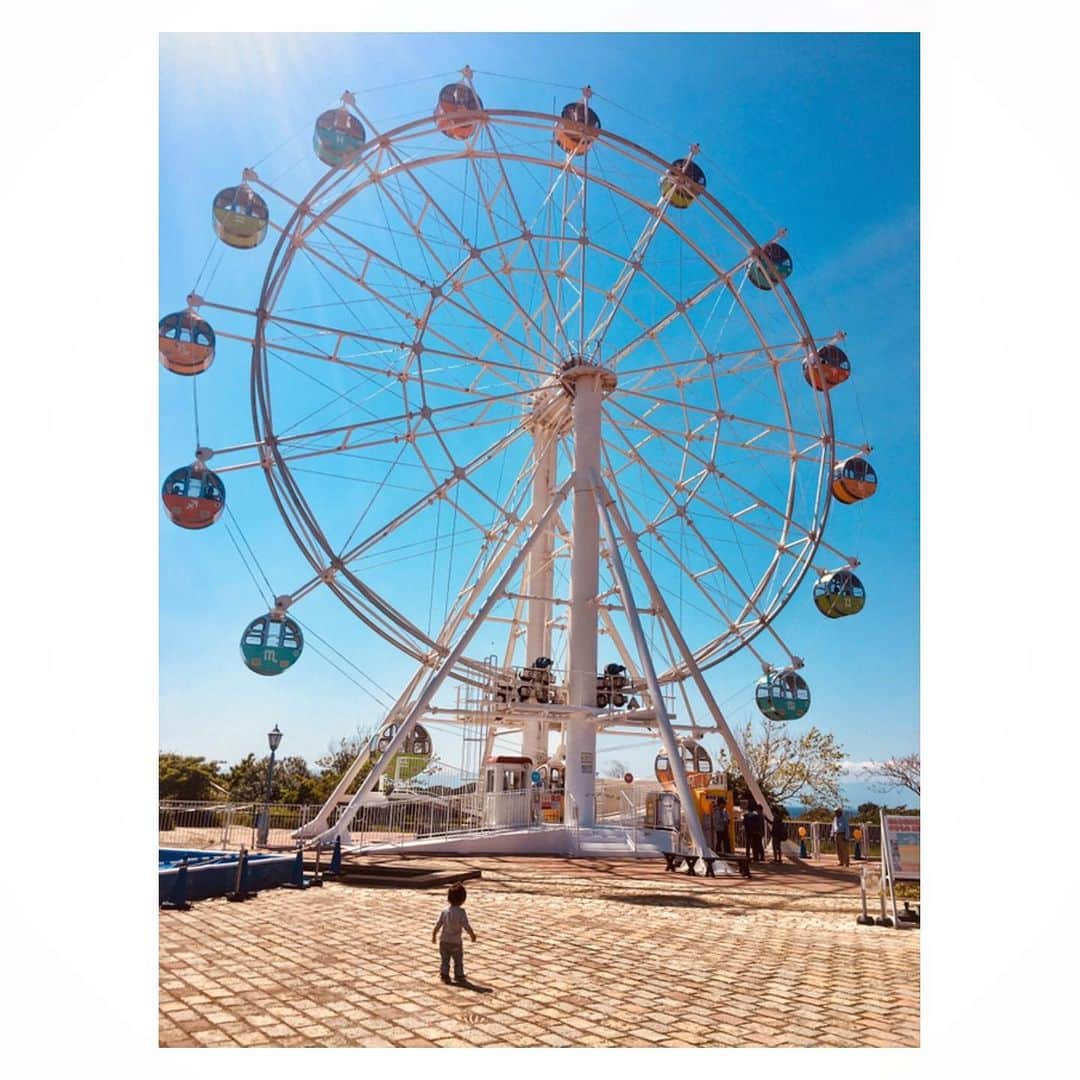 Caravanのインスタグラム：「週末は福岡、大阪へ。  GLASSY MUSIC 2019 5/11(sat) 福岡市 舞鶴公園 鴻臚館広場  Rocks For Chile 2019 5/12(sun) 服部緑地野外音楽堂  福岡は入場無料！  野外ライブのシーズン到来。  みんなでリラックスしに来てください。」