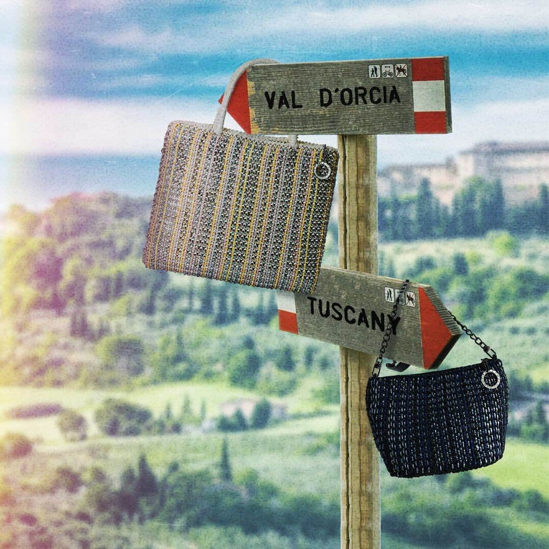 ANTEPRIMAさんのインスタグラム写真 - (ANTEPRIMAInstagram)「Explore the beauty landscape of VAL D’ORCIA when you’re on the go! ﻿ ﻿ VAL D’ORCIA collection; Inspired by the ethereal virtuous panoramas and the beauty of Tuscany, this collection is exquisitely knitted with multicolor wire cords in two graceful silhouettes.﻿ Set off your journey with this piece!﻿ ﻿ #anteprima #SS19 #VALDORCIA #springsummer2019 #springbag #wirebag #anteprimawirebag #fashion #style #stylish #baglover #bagholic #botd #instabag #handbag #instabags #weekendbag #workbag #itbag #dailybag  #wirebag #tuscany #italy #fashion #style #instafashion #instabags #アンテプリマ #ワイヤーバッグ #ミラコレ #キラキラバッグ #春バッグ #crossbodybag」5月8日 16時12分 - anteprimaofficial