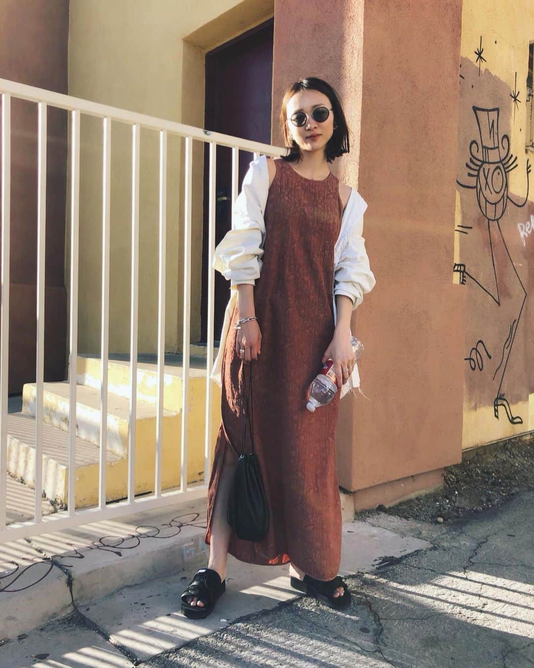 野尻美穂のインスタグラム：「せっかくラスベガスに来たのでオールドラスベガスまで散歩しに行って（カオスすぎて写真無し笑）その後シルクドソレイユを観てきたんだけど、終わって外に出たらベラージオの噴水がブルーノマーズに合わせてやっていたり、偽物ミッキーがいたり、12時過ぎても眠らないとことん不夜城なラスベガスをたらふく味わいました。 さてロスに戻る🚗 #miho_LA #cirquedusoleil  #belagio #EARIH #mihonano」