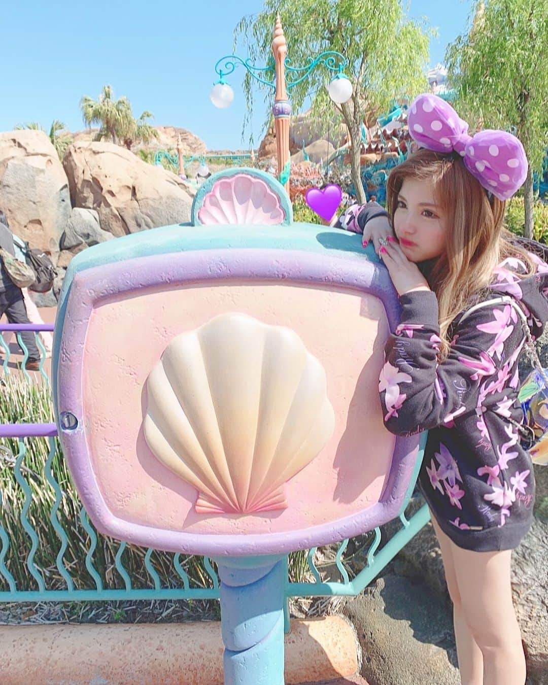 アンジェリカのインスタグラム：「令和初Disney💋  おなかすいたよ〜🧜‍♀️🤢 .  #disneysea #instapic #マーメイド #now #instagood #instafashion #instalike #instacool #instastyle #ファッション #今日コーデ #令和 #ディズニー」