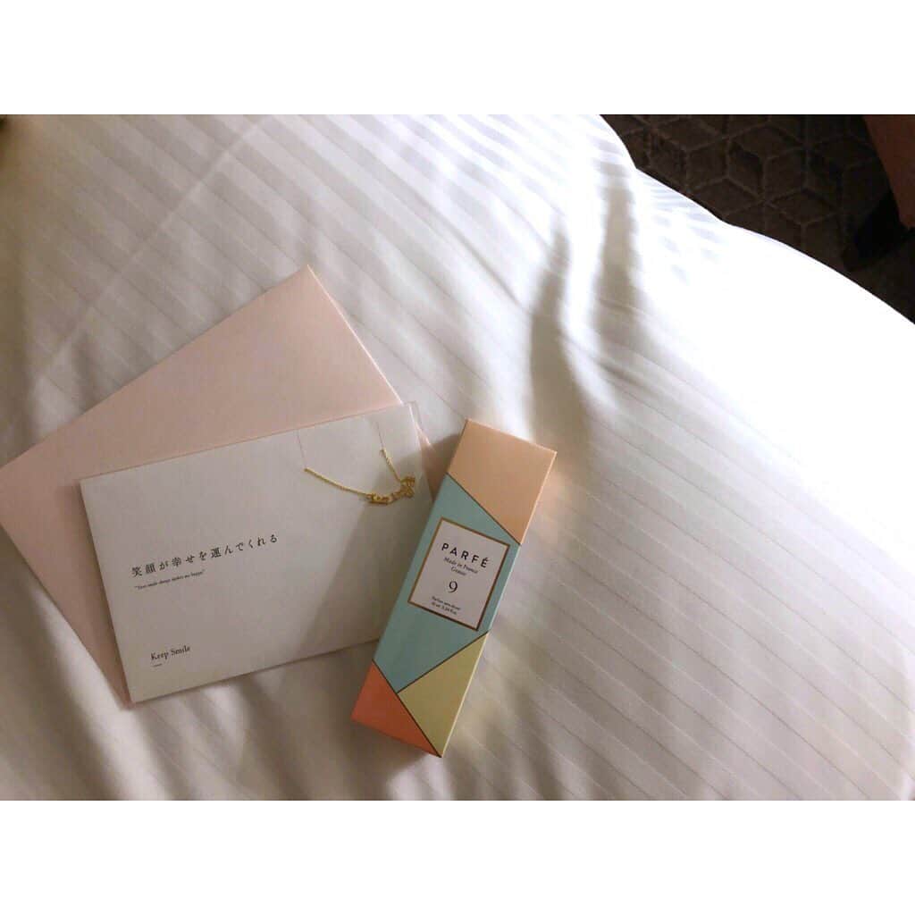 田尻夏樹（なつきんぐ）さんのインスタグラム写真 - (田尻夏樹（なつきんぐ）Instagram)「大切な友達からのプレゼント🎁 . . 笑顔が幸せを運んでくれる . . 私がいつも心がけている言葉😌✨✨」5月8日 16時40分 - tajiri_natsuki
