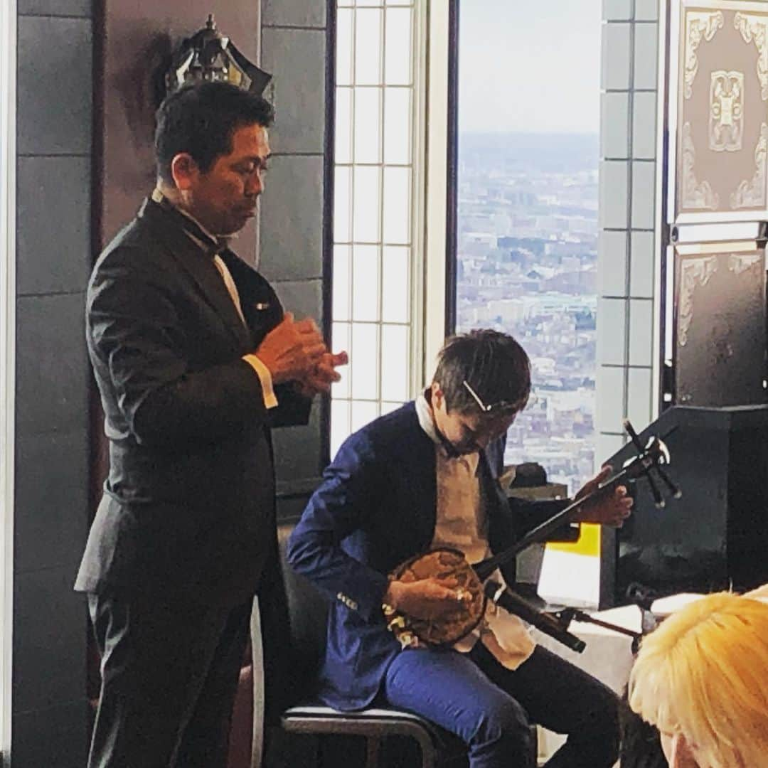 kouzuma ショートマスターさんのインスタグラム写真 - (kouzuma ショートマスターInstagram)「今年も最幸の 入社式〜〜！ みんなの表情が、、、 クレーム受け付けません💕  また後日アップし直します🤩  最幸の仲間が12名💕 先輩達の最幸の オモテナシがまた嬉しい〜〜 誰とどんな時間を過ごすかで見える景色と価値観は変わる‼️ イイ仕事しろよ〜💕💕 Ruttu KaoLa ﻿﻿ ﻿﻿ 埼玉県新座市東北2-39-8﻿﻿ 永代ビル2F﻿﻿ ☎︎048-423-7928﻿﻿ ﻿﻿ 定休日 火曜﻿﻿ 平日10:00〜18:00﻿﻿ 土日祝9:00〜17:00﻿﻿ ﻿﻿ 予約→www.ruttu.com﻿﻿ ﻿﻿ ===================﻿﻿ ツヤ髪サイト ﻿www.kaola.company ﻿﻿ ツヤ髪ストレート﻿ ¥21600〜 ===================﻿﻿ #hairstyle#kaola#美容師#アシスタント#美髪#美容学生#志木＃新座#撮影#縮毛矯正#be容師#サロモ#写真好きな人と繋がりたい#ショートマスター#コウズマ#ショートボブ#前髪カット#ruttukaola#ルッツカオラ﻿﻿#髪質改善#ツヤ髪# ﻿﻿ ﻿﻿ ===================﻿ ﻿」5月8日 22時24分 - kouzuma