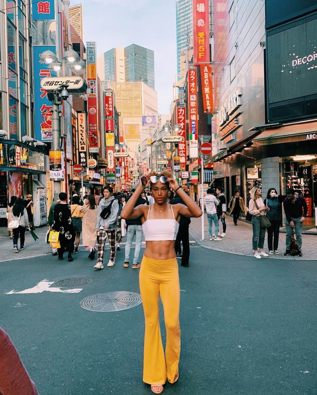 Shania COLLINSさんのインスタグラム写真 - (Shania COLLINSInstagram)「My first international trip 🇯🇵 Blessed to be able to travel the world to do what I love 💛」5月8日 22時22分 - collins_shania