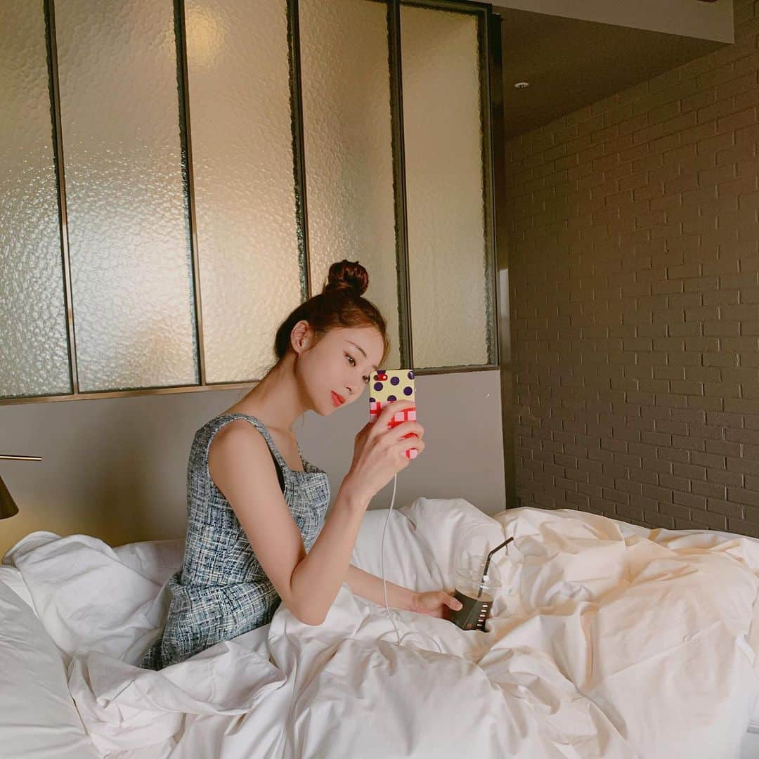 ギョンリ さんのインスタグラム写真 - (ギョンリ Instagram)「오늘은 누워서 편집만 하고 푹 쉴꺼야🍎」5月8日 17時00分 - gyeongree