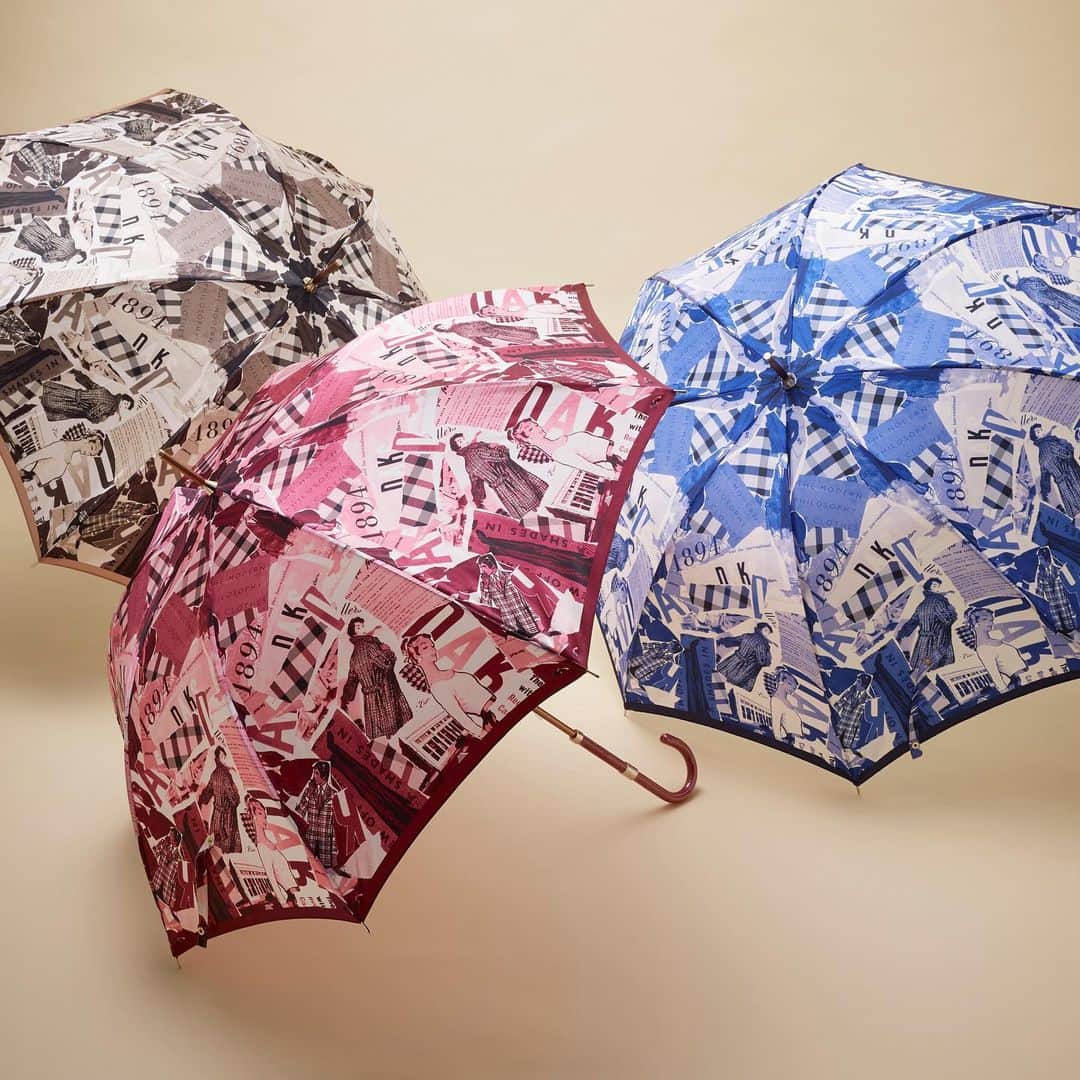 DAKS Japan（ダックス）さんのインスタグラム写真 - (DAKS Japan（ダックス）Instagram)「125周年アニバーサリー柄を全面にプリント、一枚張りという特徴のあるスタイリングで綺麗なフォルムになっております。 . #daks #london #英国 #ダックス #umbrella #傘 #婦人傘 #アニバーサリー #125周年 #母の日 #ギフト #プレゼント #雨の日」5月8日 17時32分 - daksjapan