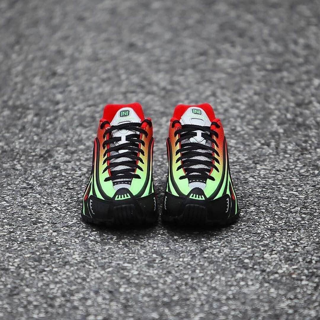 HYPEBEASTさんのインスタグラム写真 - (HYPEBEASTInstagram)「@hypebeastkicks: Here’s a closer look at @neymarjr’s @nike Shox R4 sneaker in a special vibrant red and green colorway. Detailing includes “NEYMAR” emblazoned on the silver tongue in green with a playful twist on the familiar Shox “S” logo rotated to read “N.” Its release date and pricing is yet to be announced, so stay tuned. Photo: @gc911」5月8日 17時33分 - hypebeast