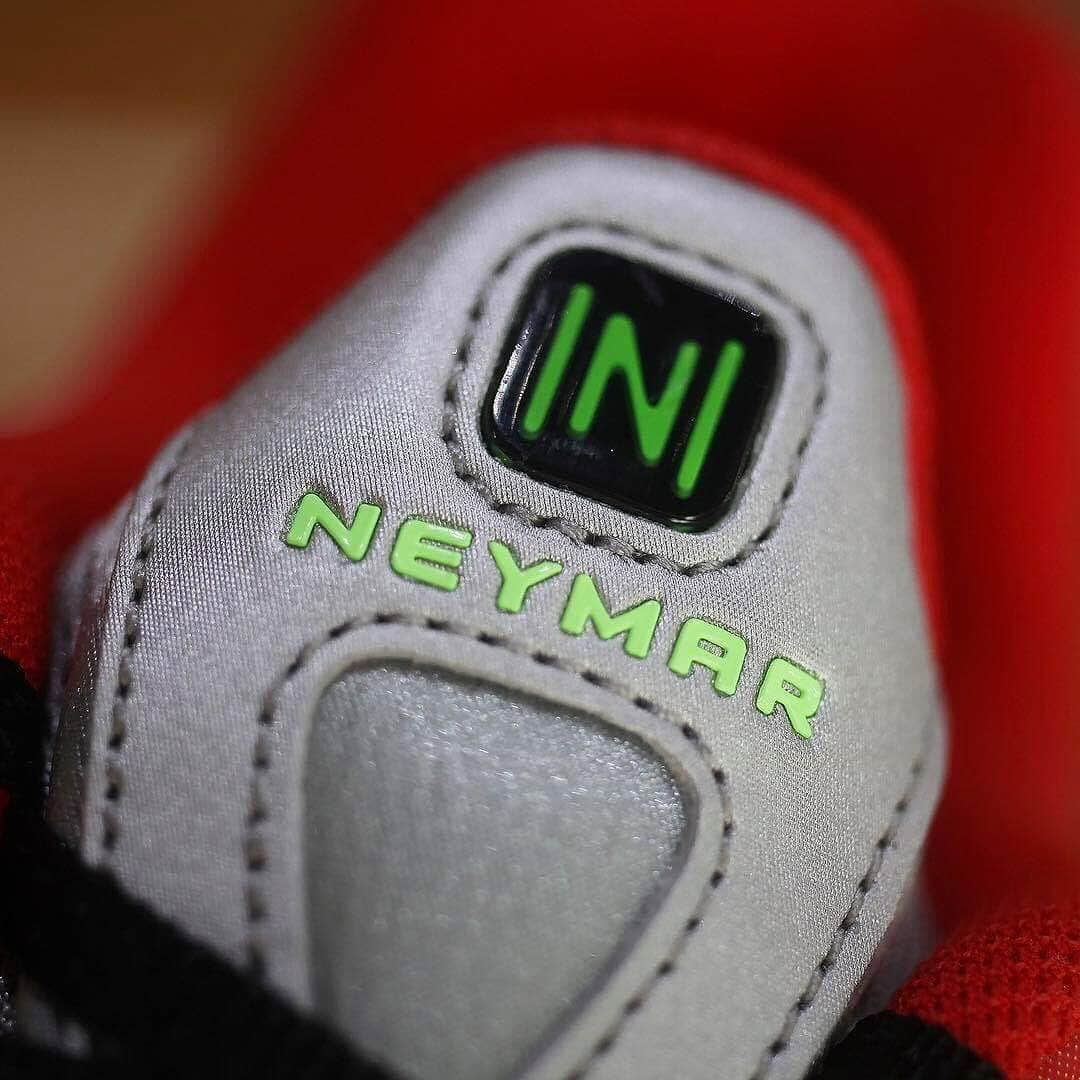 HYPEBEASTさんのインスタグラム写真 - (HYPEBEASTInstagram)「@hypebeastkicks: Here’s a closer look at @neymarjr’s @nike Shox R4 sneaker in a special vibrant red and green colorway. Detailing includes “NEYMAR” emblazoned on the silver tongue in green with a playful twist on the familiar Shox “S” logo rotated to read “N.” Its release date and pricing is yet to be announced, so stay tuned. Photo: @gc911」5月8日 17時33分 - hypebeast